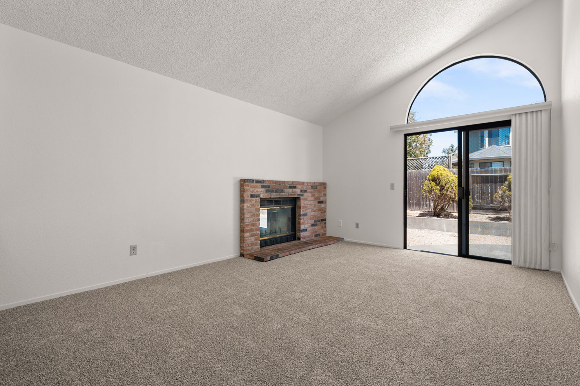  Single-level living + M Section location + owned solar + move-in ready - 物件實景