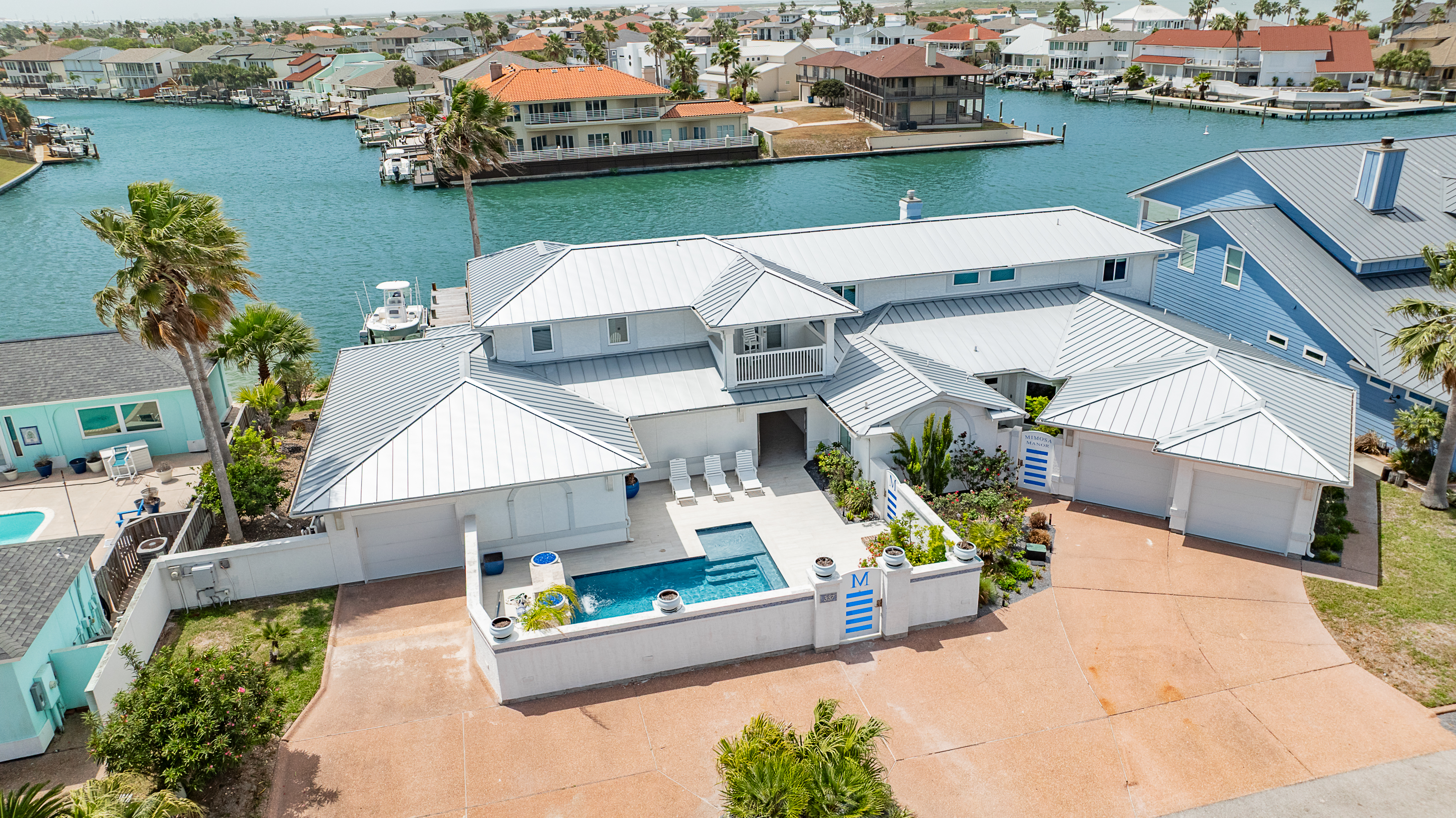  Canal-Front Estate in Island Moorings - 物件實景