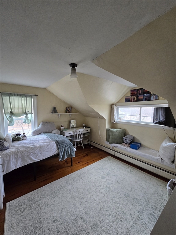 Amherst, Massachusetts, 01002, United States, 5 Bedrooms Bedrooms, ,2 BathroomsBathrooms,Residential,For Sale,1979386