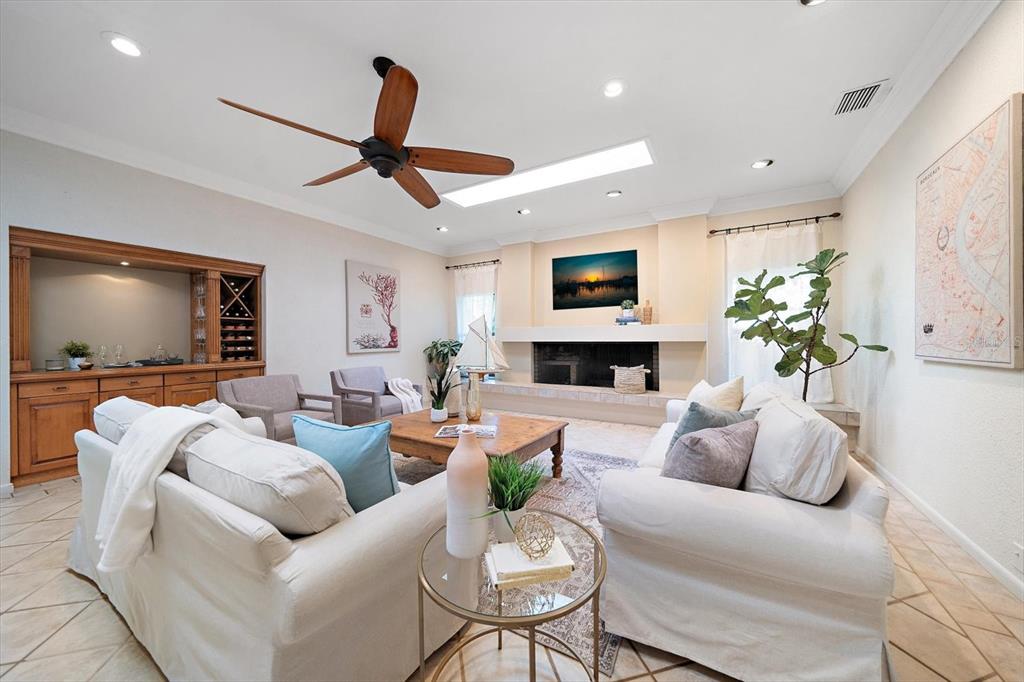 Dunedin, Florida, 34698, United States, 4 Bedrooms Bedrooms, ,3 BathroomsBathrooms,Residential,For Sale,1995790