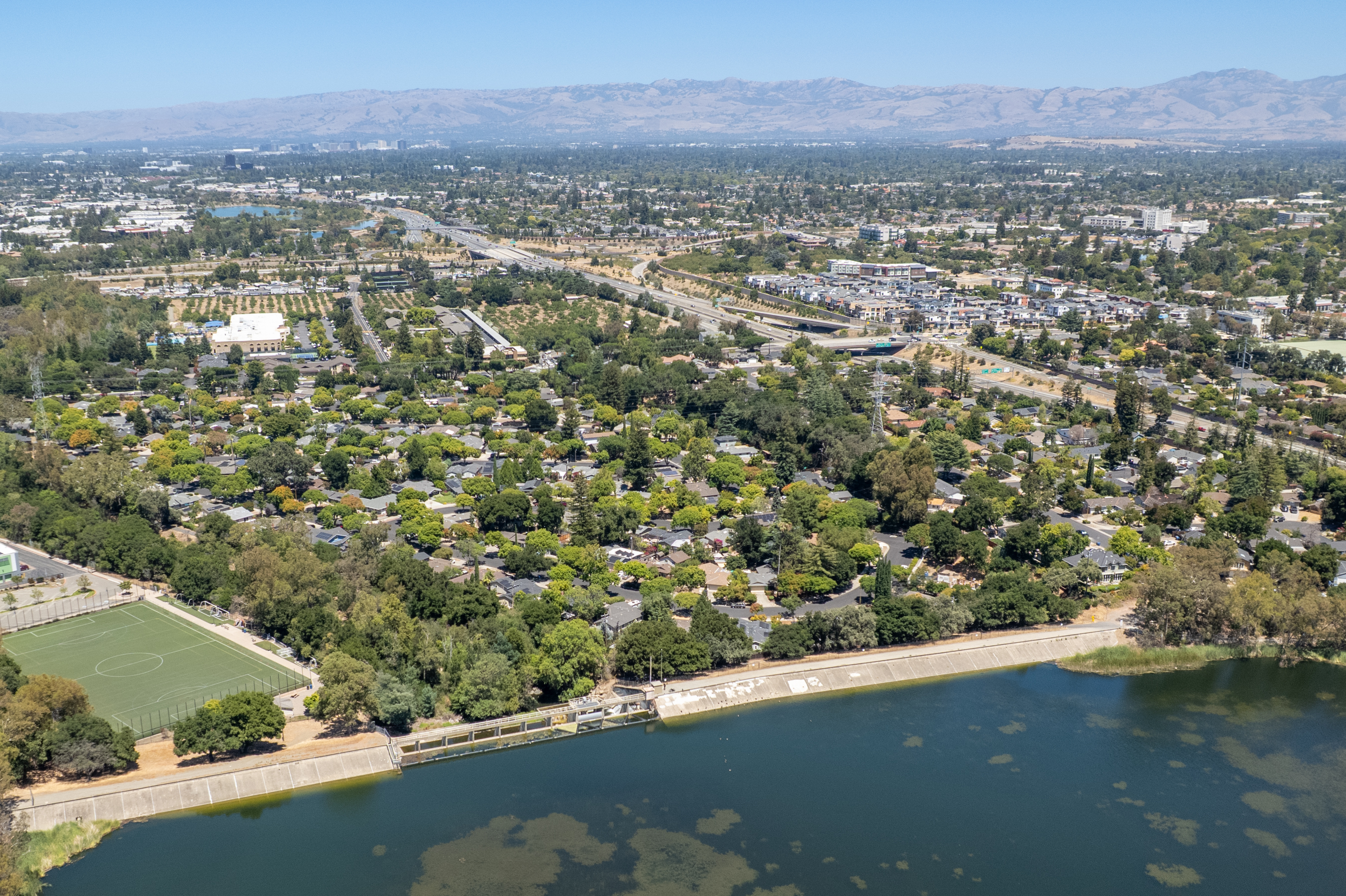  Corner Lot Retreat in the Heart of Los Gatos’ Vasona Corridor - 物件實景