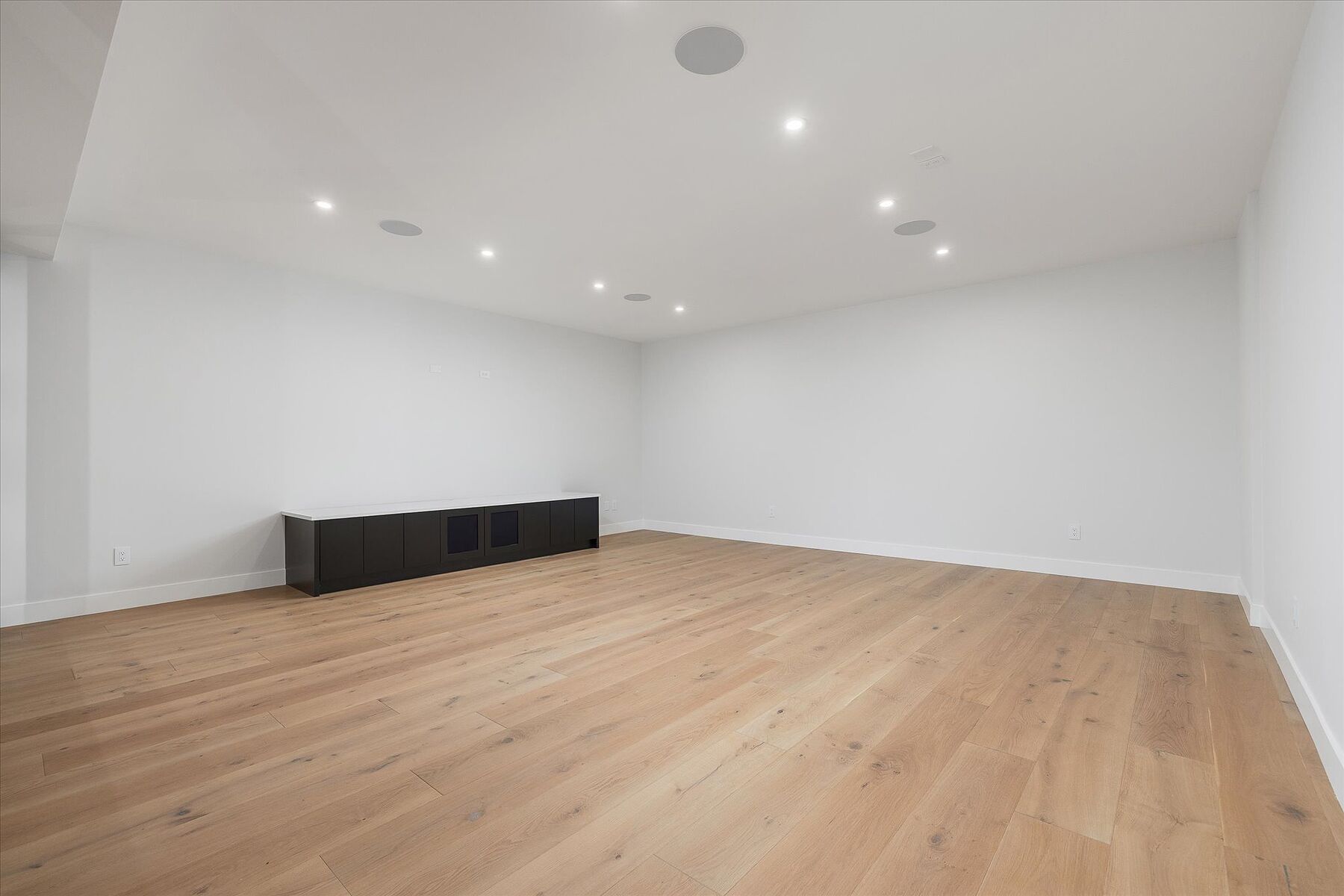 Spacious Modern Build - 物件實景