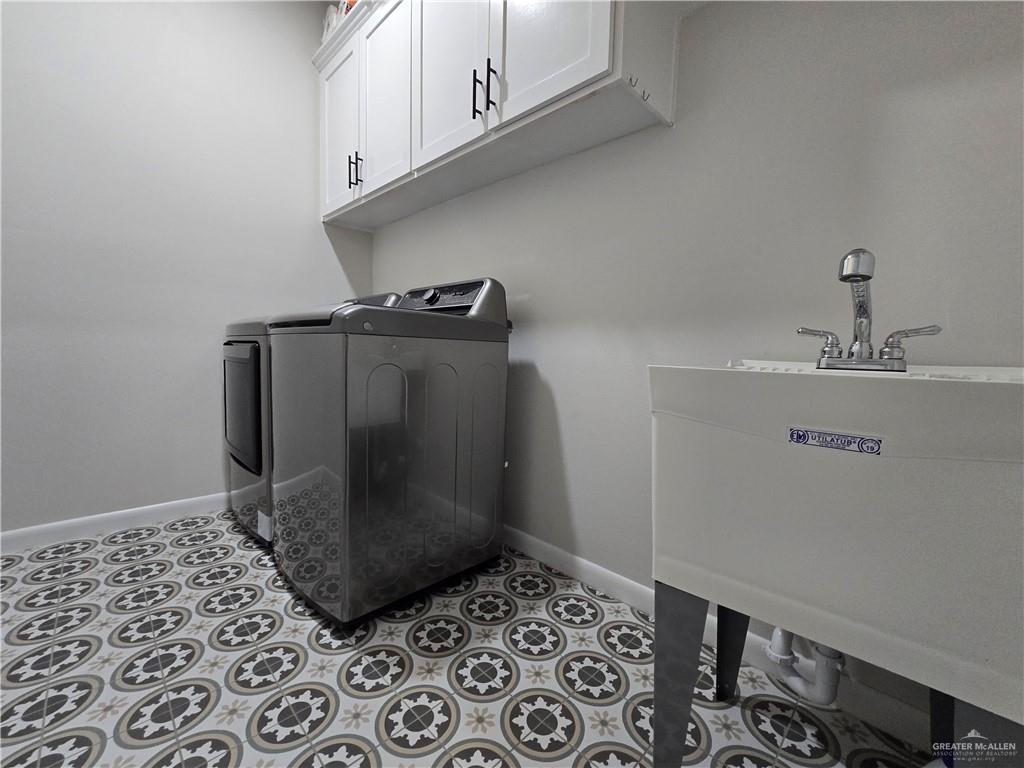 McAllen, Texas, 78504, United States, 4 Bedrooms Bedrooms, ,4 BathroomsBathrooms,Residential,For Sale,1787896