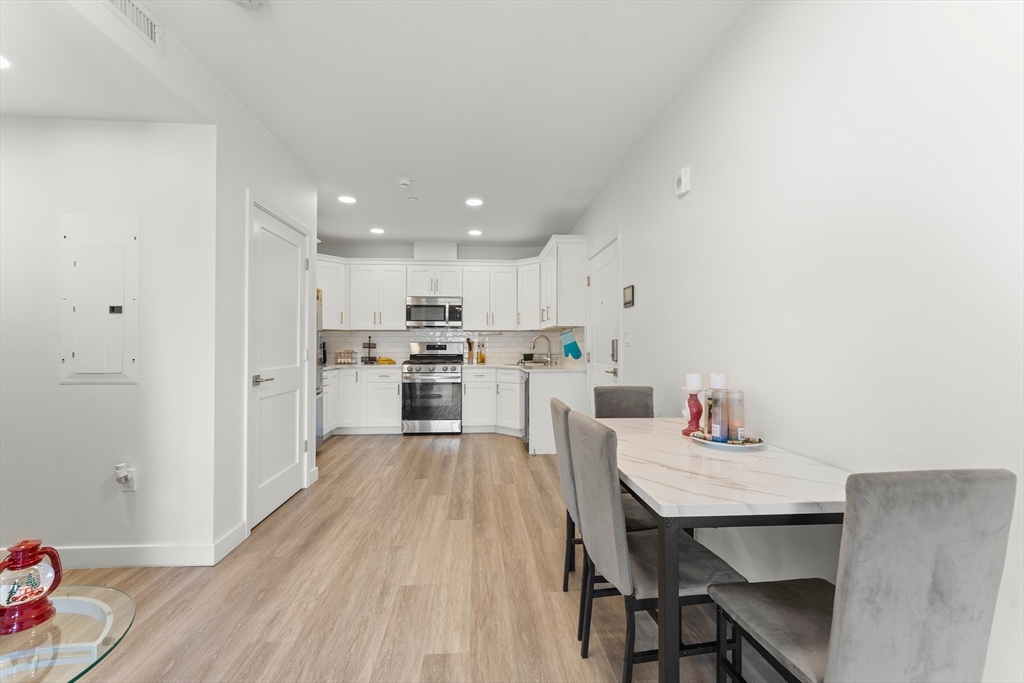 Revere, Massachusetts, 02151, United States, 2 Bedrooms Bedrooms, ,1 BathroomBathrooms,Residential,For Sale,1880903