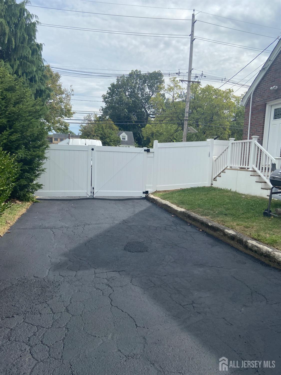 East Brunswick, New Jersey, 08816, United States, 5 Bedrooms Bedrooms, ,2 BathroomsBathrooms,Residential,For Sale,1956516