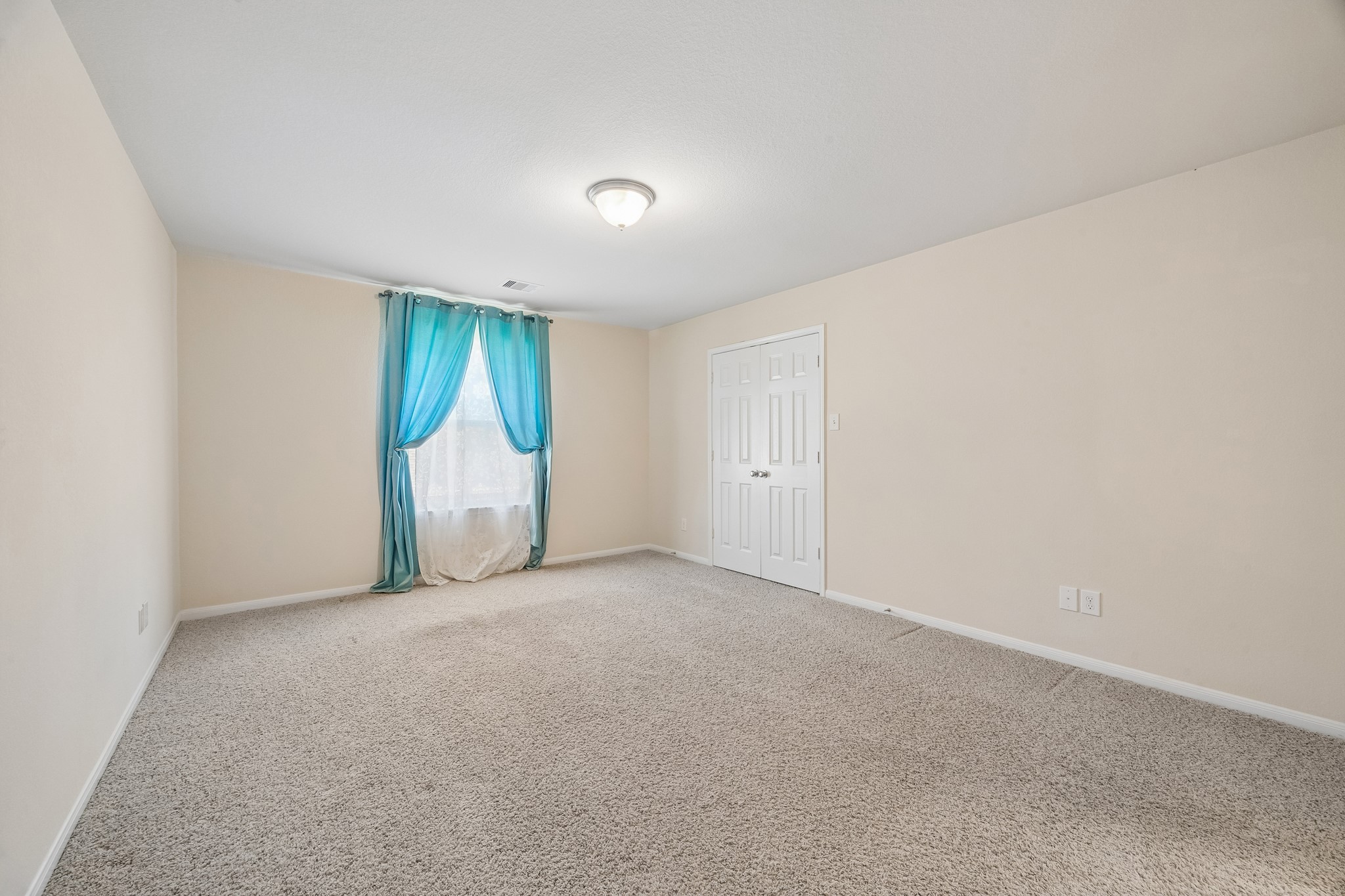  2400 Lakeway Drive - 物件實景