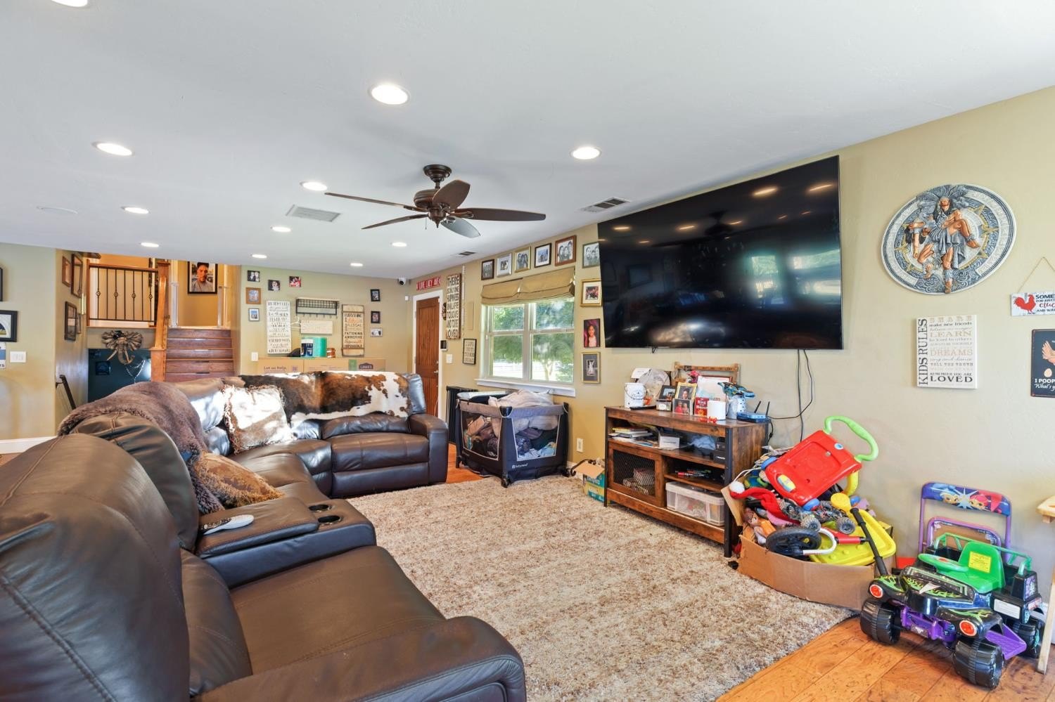Clovis, California, 93619, United States, 4 Bedrooms Bedrooms, ,4 BathroomsBathrooms,Residential,For Sale,1924178