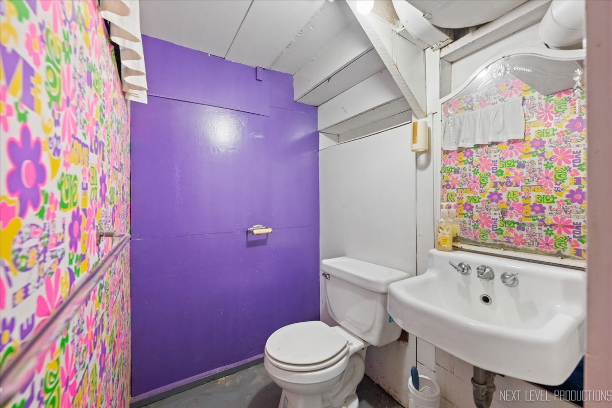 Riverside, Illinois, 60546, United States, 3 Bedrooms Bedrooms, ,3 BathroomsBathrooms,Residential,For Sale,1988558