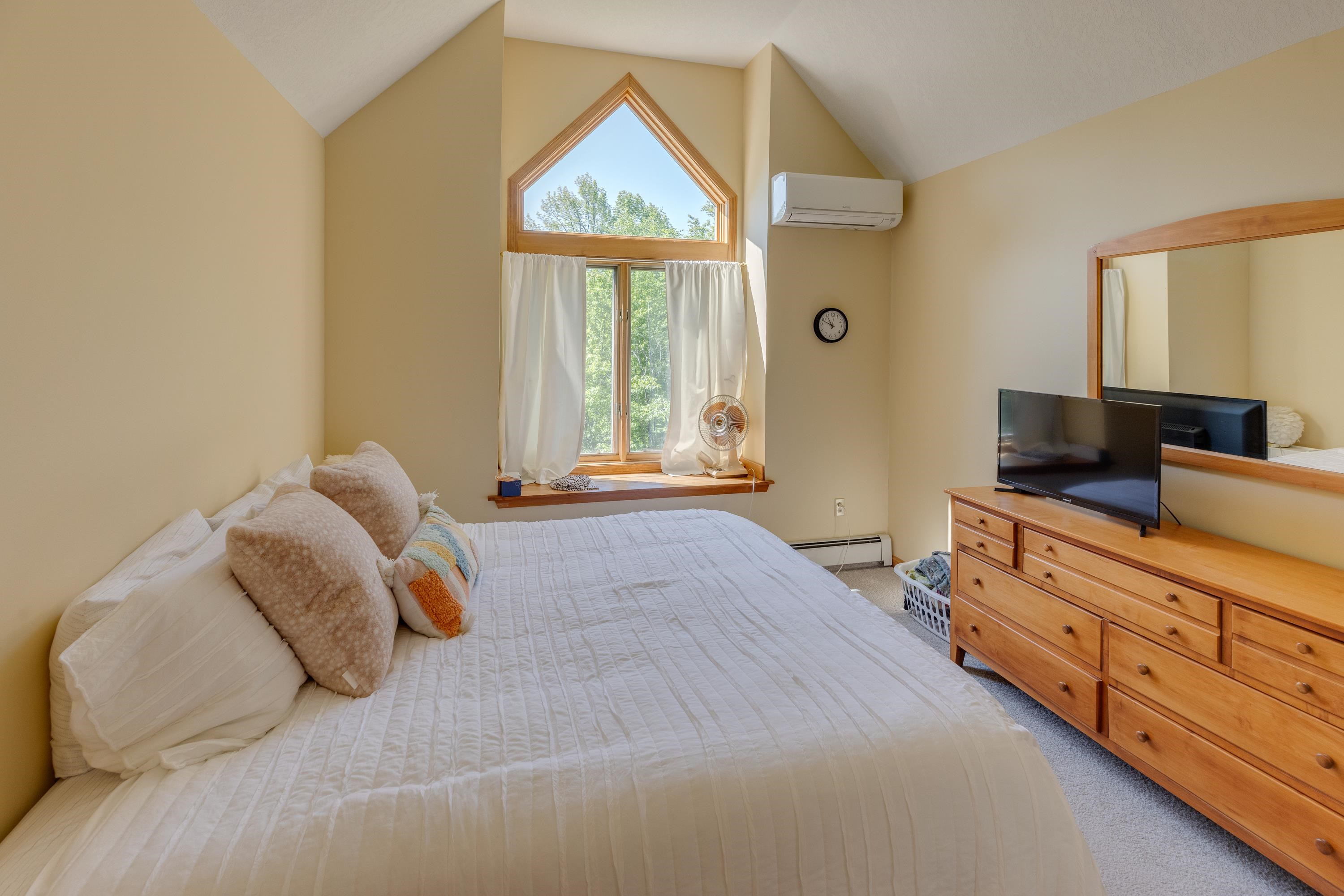 Lincoln, New Hampshire, 03251, United States, 4 Bedrooms Bedrooms, ,4 BathroomsBathrooms,Residential,For Sale,1991749