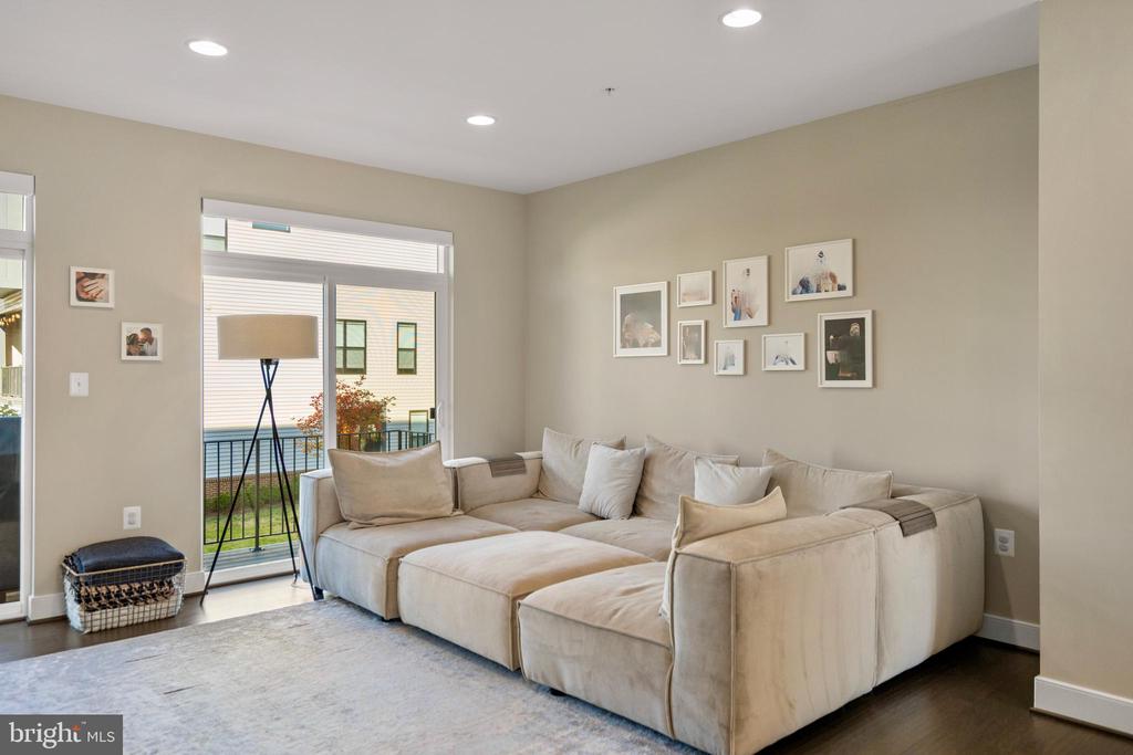 Brambleton, Virginia, 20148, United States, 3 Bedrooms Bedrooms, ,5 BathroomsBathrooms,Residential,For Sale,2005795