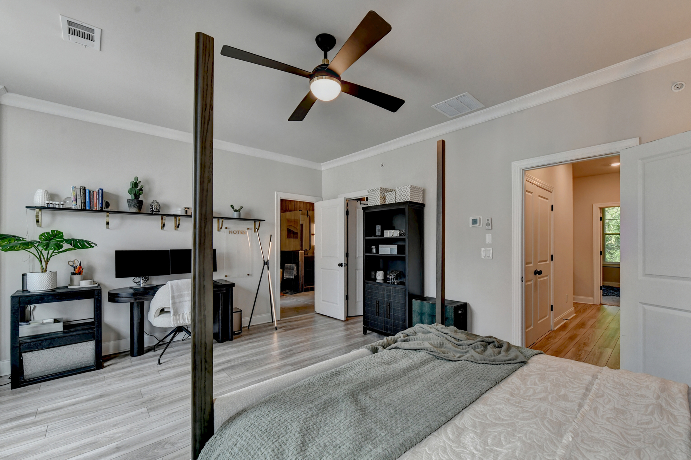  Welcome Home to this Magnificent Three-Story Townhome - 物件實景