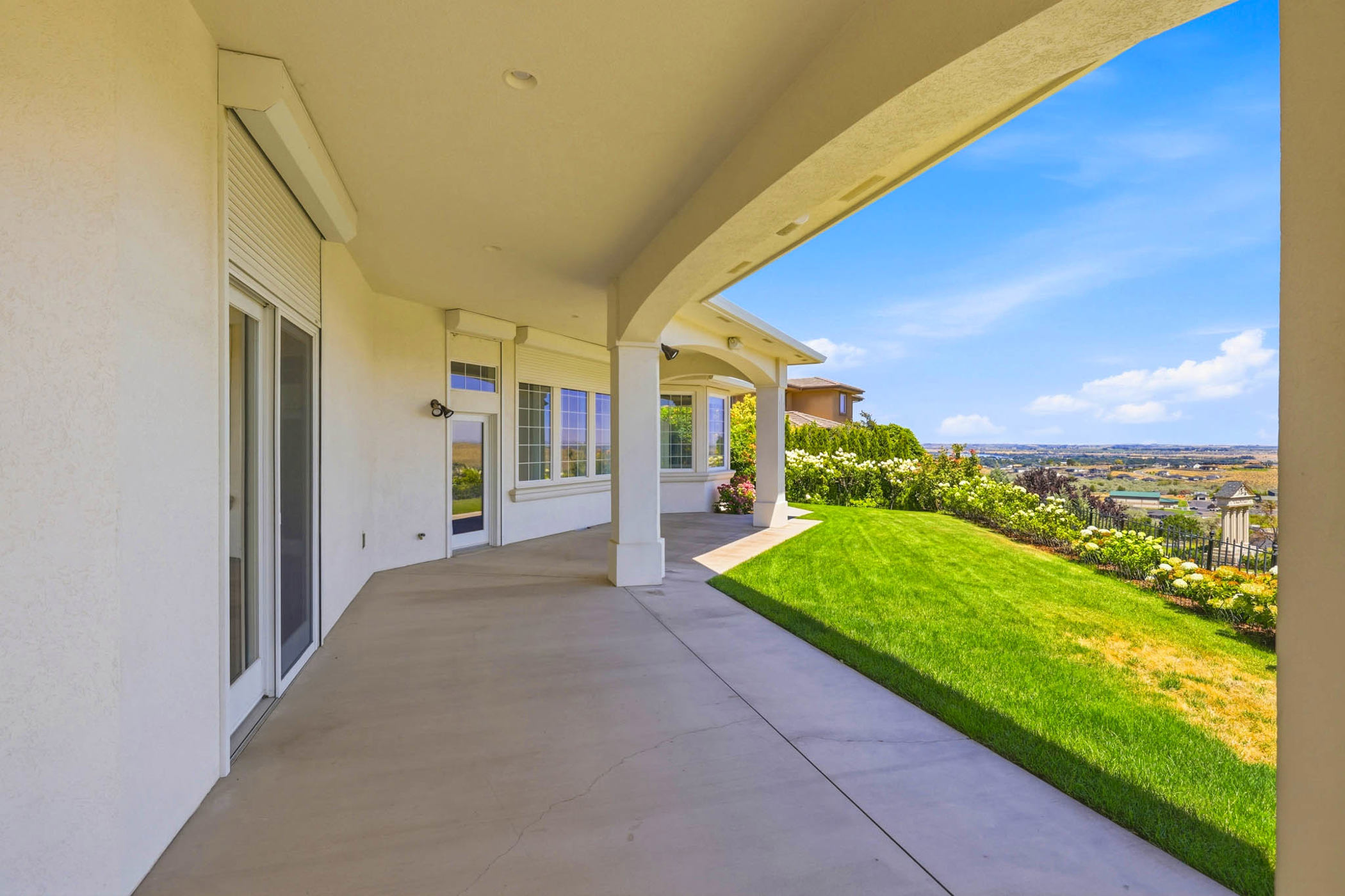  Views, Outdoor Living, gated RV/Boat Parking. - 物件實景
