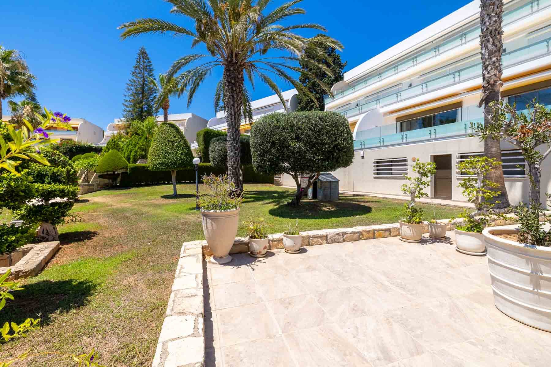  Renovated 3 Bedroom Residence with Guest Studio Steps from the Sea in Limassol - 物件實景