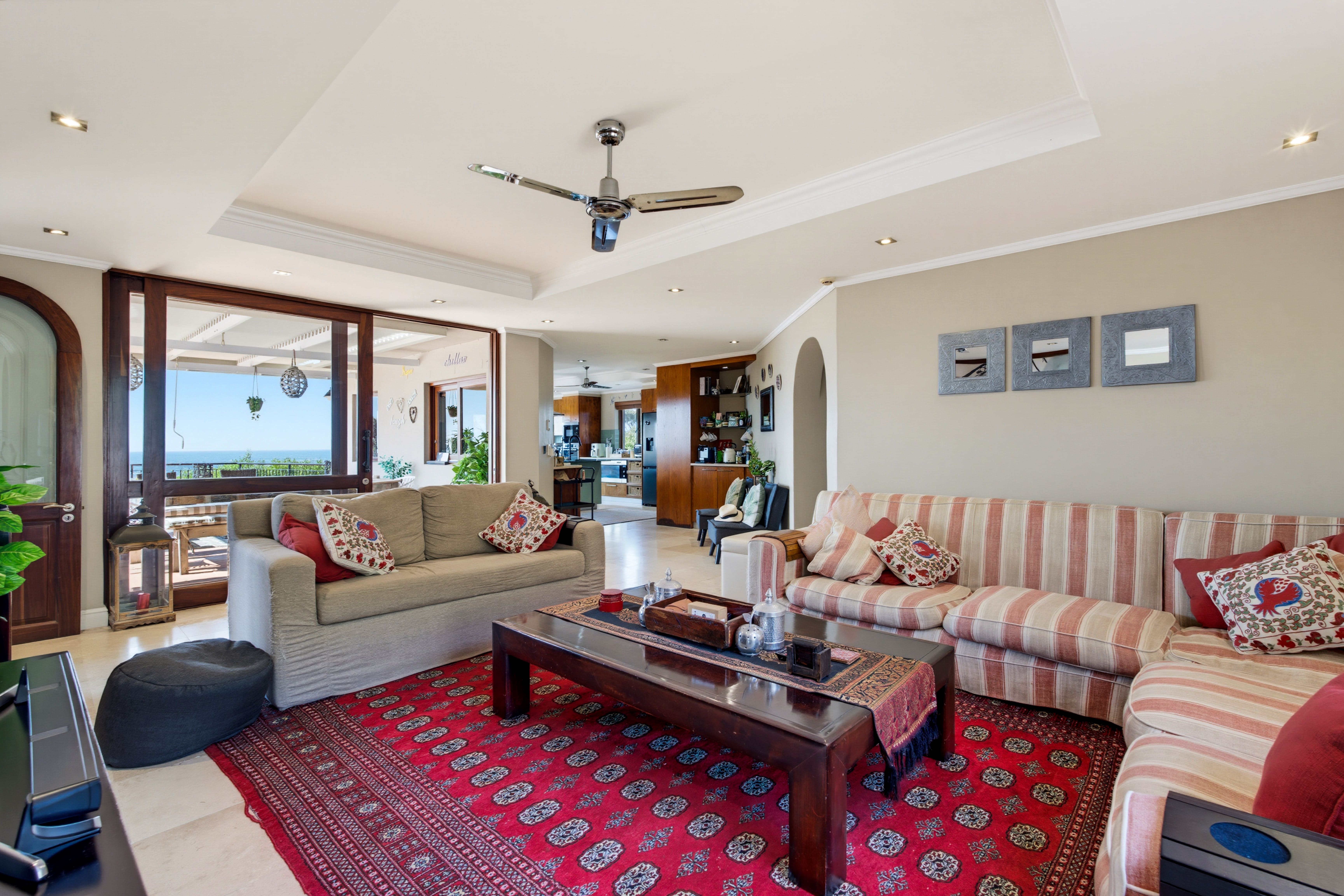  Elevated Family Living with Exceptional Mountain and Valley Views - 物件實景