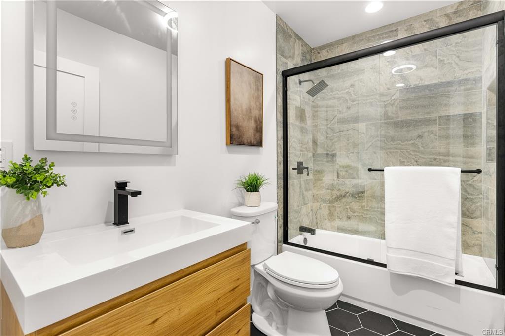 Los Angeles, California, 90032, United States, 5 Bedrooms Bedrooms, ,3 BathroomsBathrooms,Residential,For Sale,1765407