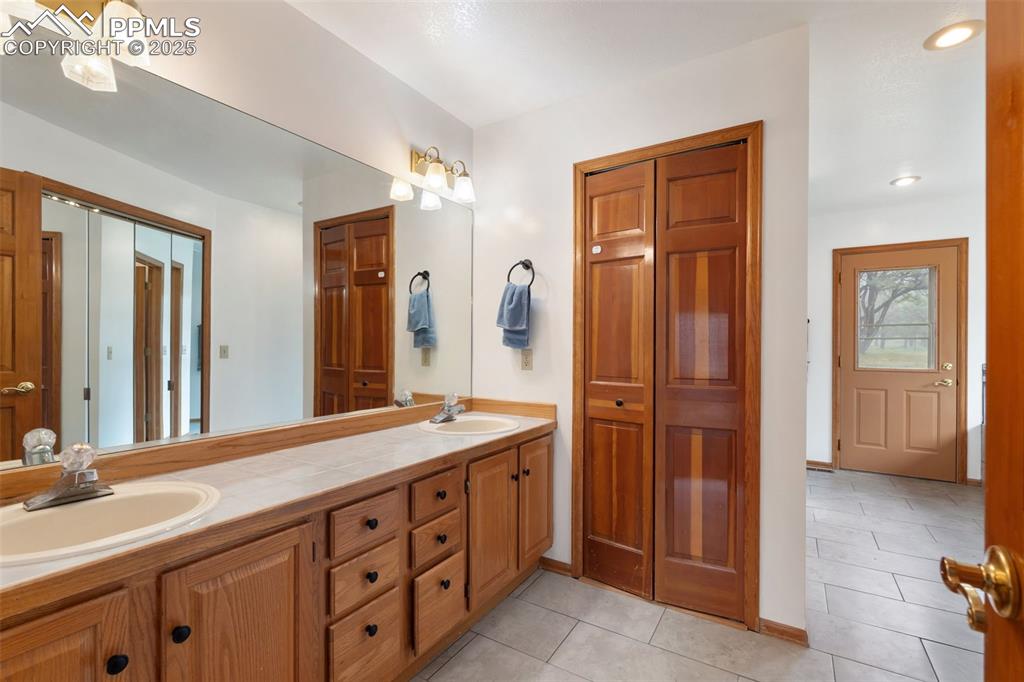 Monument, Colorado, 80132, United States, 4 Bedrooms Bedrooms, ,4 BathroomsBathrooms,Residential,For Sale,1934260