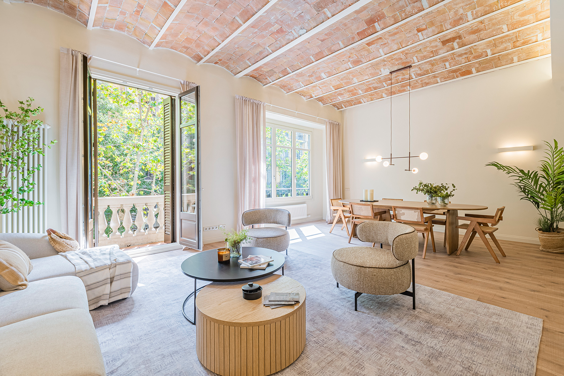  Renovated flat in historic building - L