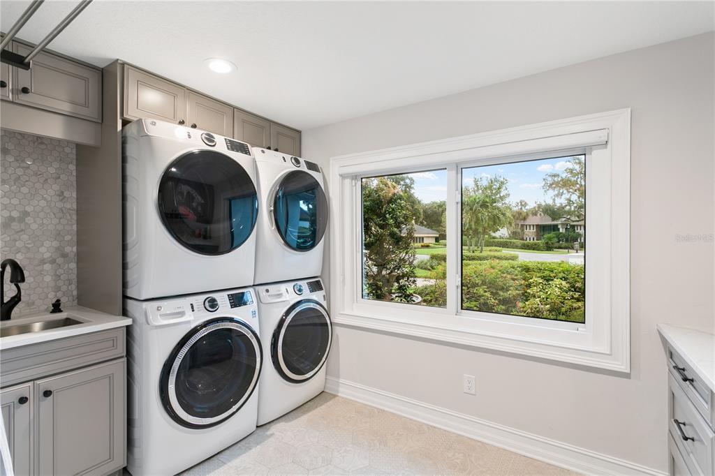 Tampa, Florida, 33613, United States, 7 Bedrooms Bedrooms, ,8 BathroomsBathrooms,Residential,For Sale,1979226