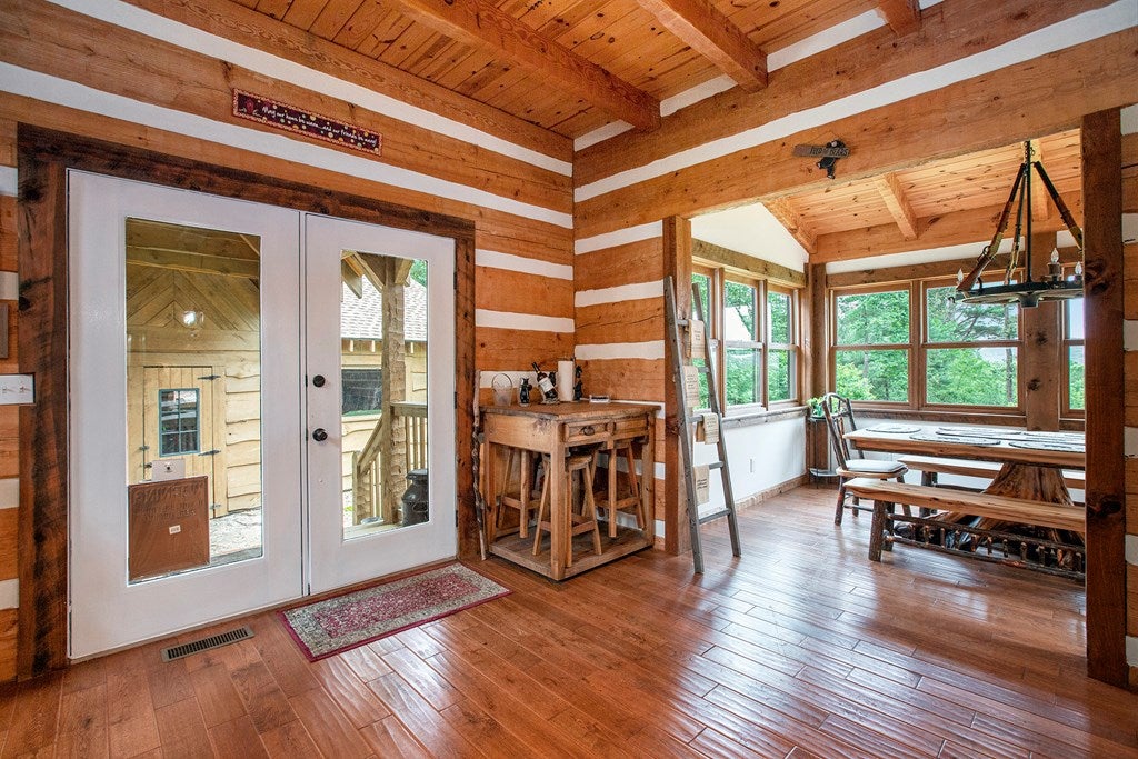Blue Ridge, Georgia, 30513, United States, 4 Bedrooms Bedrooms, ,3 BathroomsBathrooms,Residential,For Sale,1876704