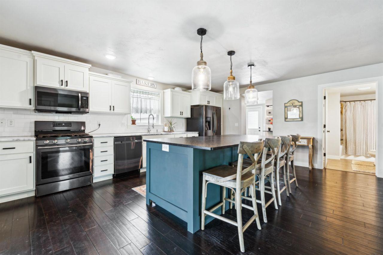 APPLETON, Wisconsin, 54913, United States, 3 Bedrooms Bedrooms, ,2 BathroomsBathrooms,Residential,For Sale,1827484