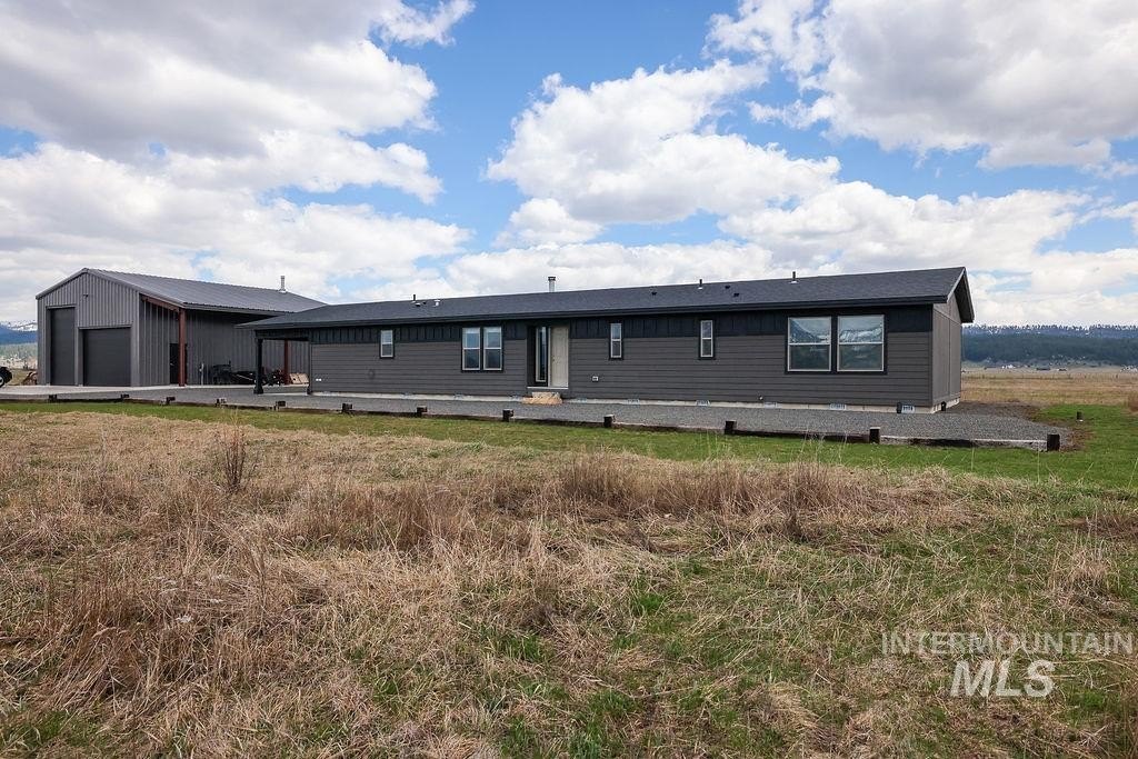 Donnelly, Idaho, 83615, United States, 3 Bedrooms Bedrooms, ,2 BathroomsBathrooms,Residential,For Sale,2005237