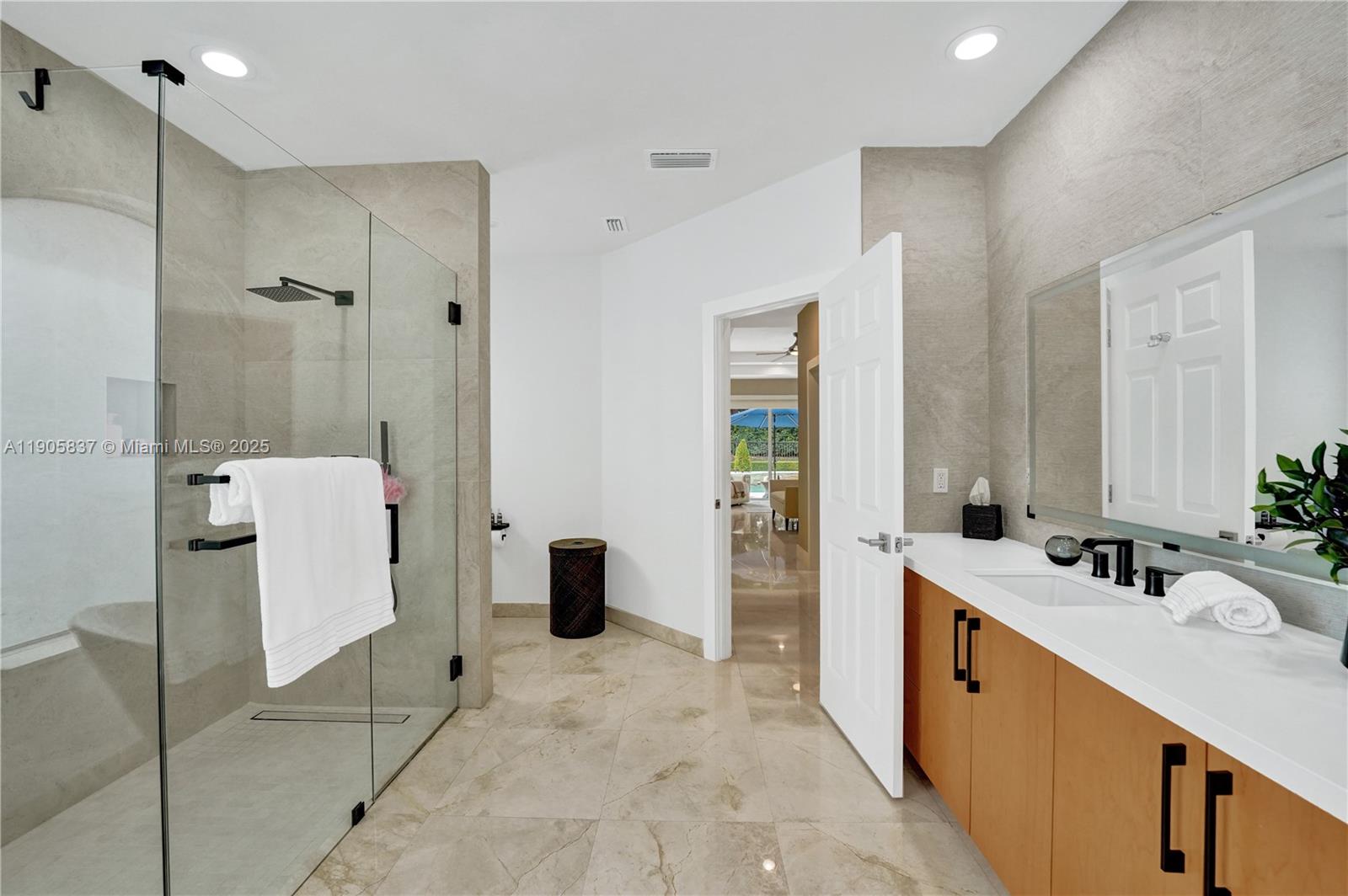 Weston, Florida, 33327, United States, 5 Bedrooms Bedrooms, ,3 BathroomsBathrooms,Residential,For Sale,1991859