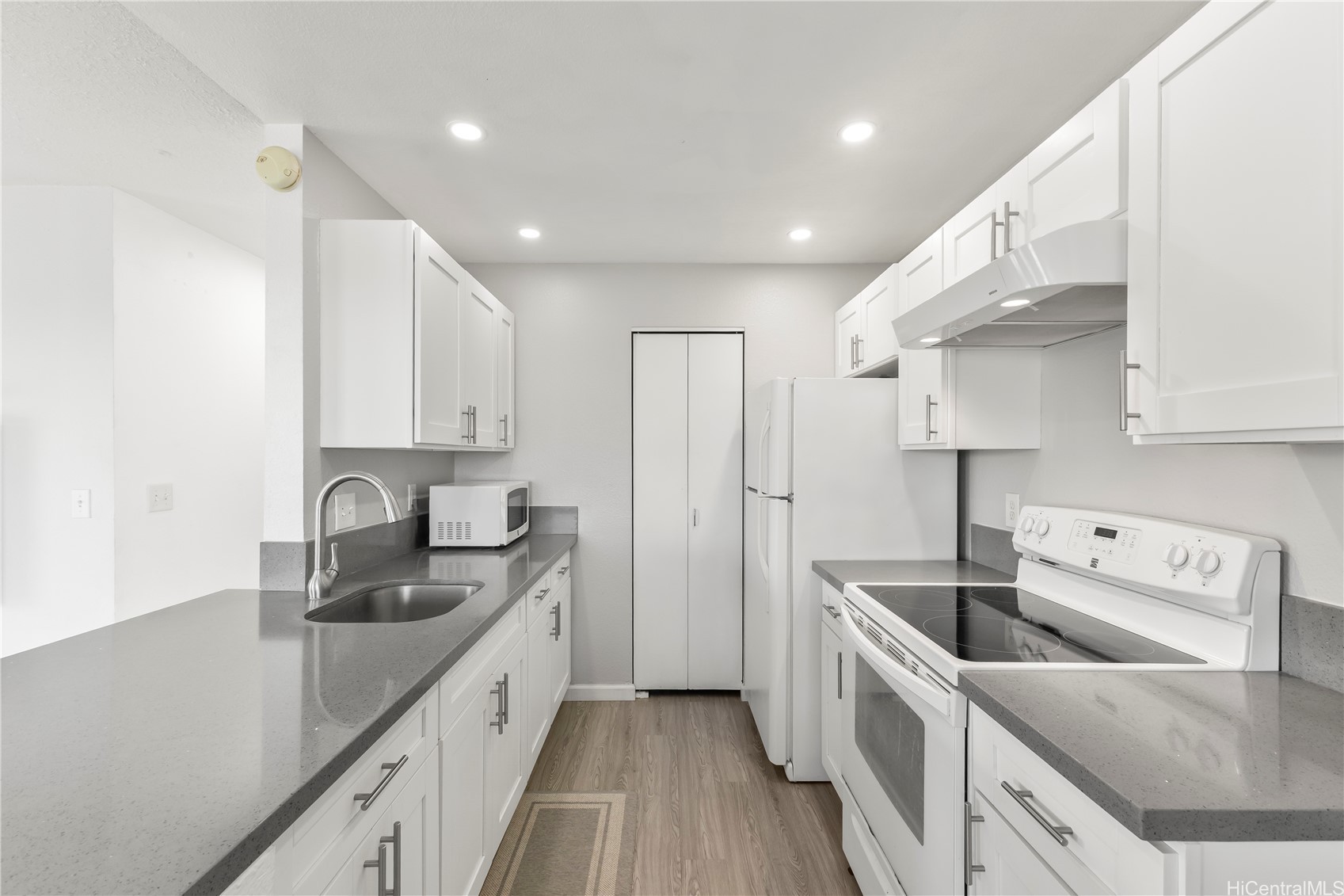 Waipahu, Hawaii, 96797, United States, 2 Bedrooms Bedrooms, ,2 BathroomsBathrooms,Residential,For Sale,1940707