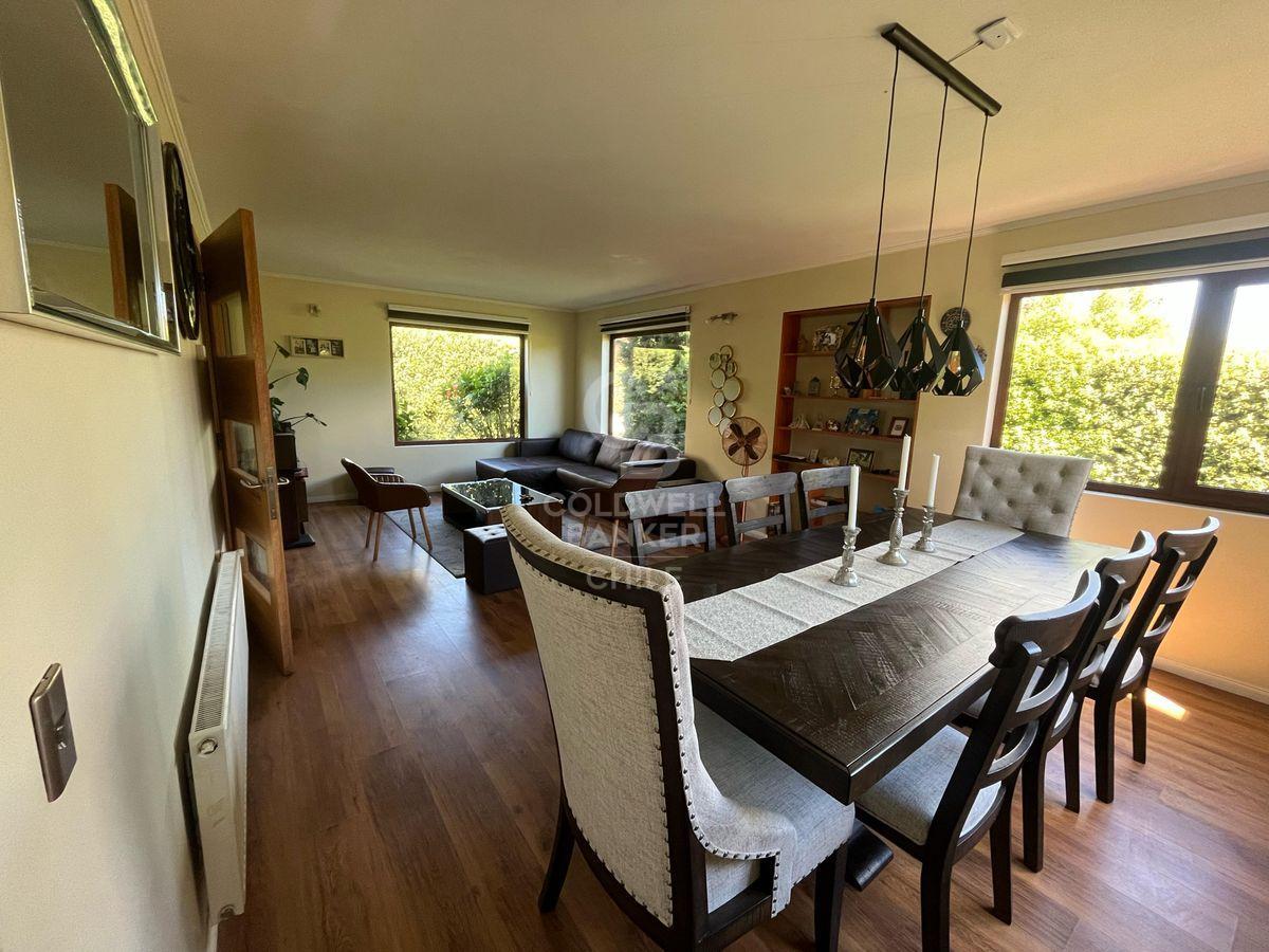 Puerto Varas, Chile, 5 Bedrooms Bedrooms, ,4 BathroomsBathrooms,Residential,For Sale,1908345
