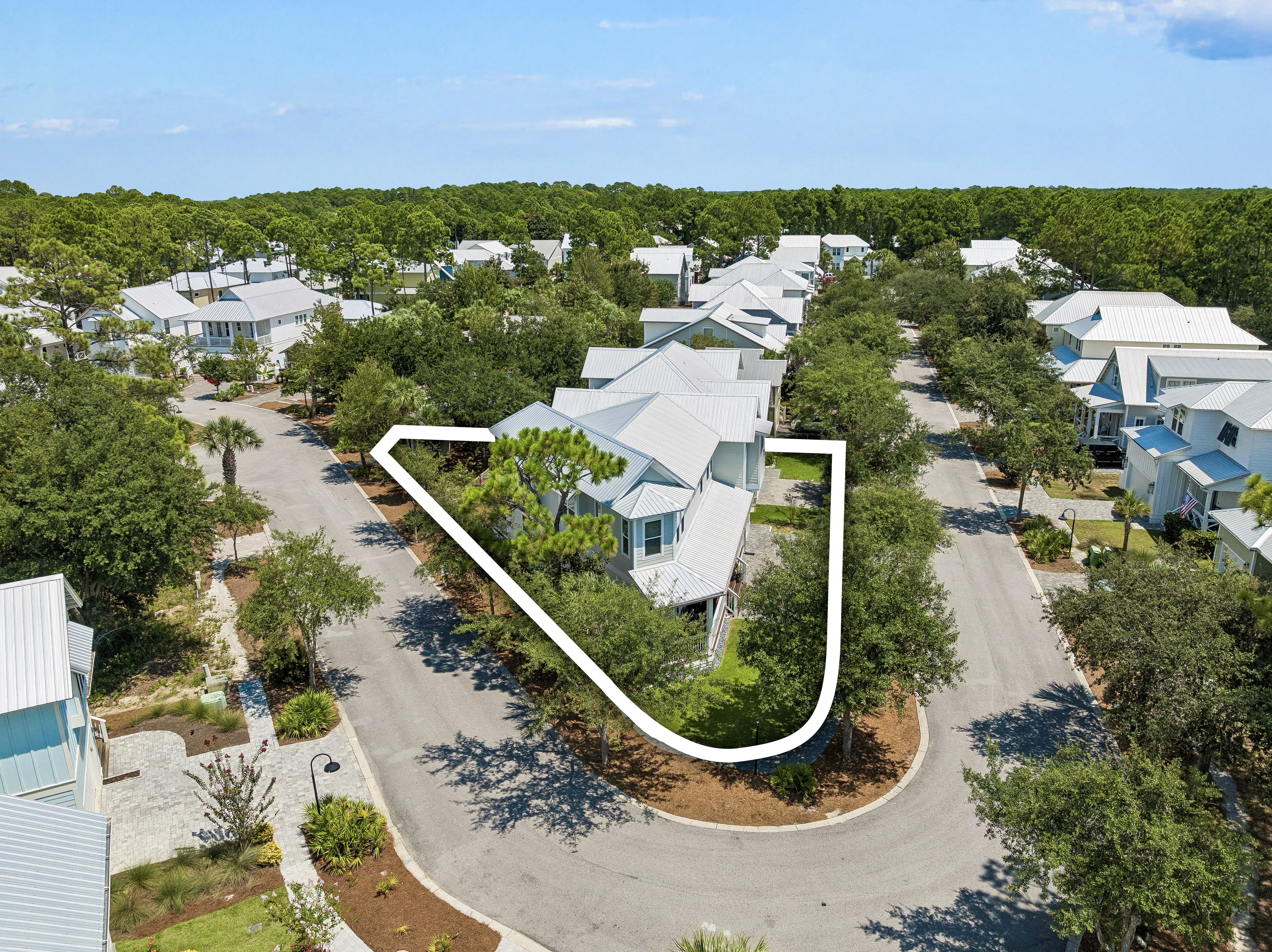  Spacious Newer-Build Home With Wraparound Porch On Gated Community Corner Lot - 物件實景