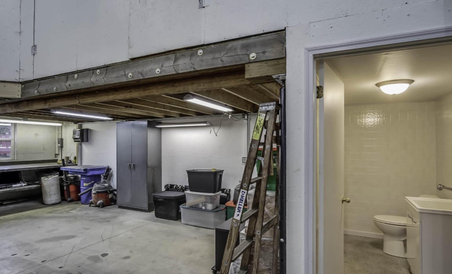 Fennville, Michigan, 49408, United States, 4 Bedrooms Bedrooms, ,4 BathroomsBathrooms,Residential,For Sale,1966449