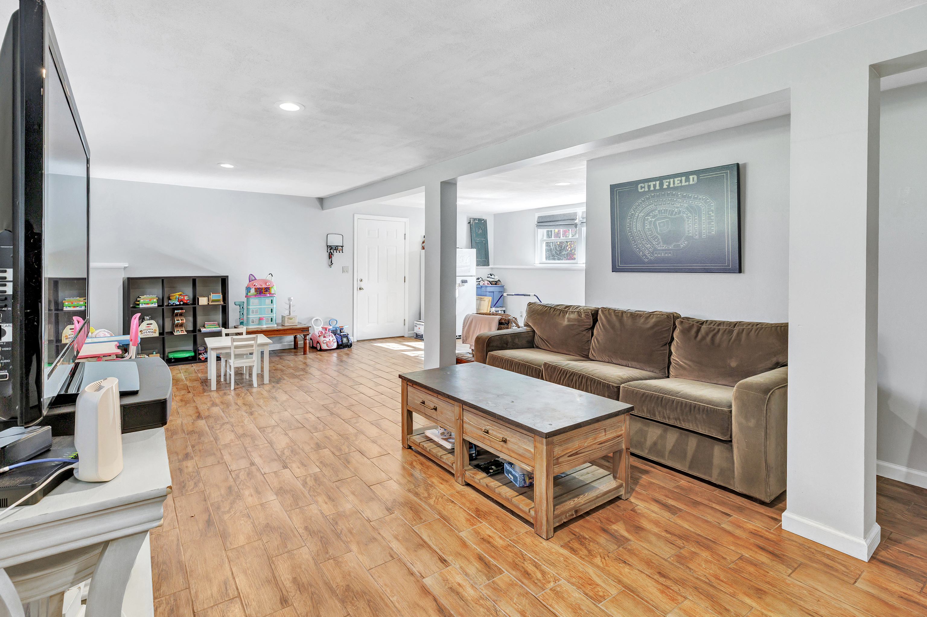 Monroe, Connecticut, 06468, United States, 4 Bedrooms Bedrooms, ,3 BathroomsBathrooms,Residential,For Sale,1989418