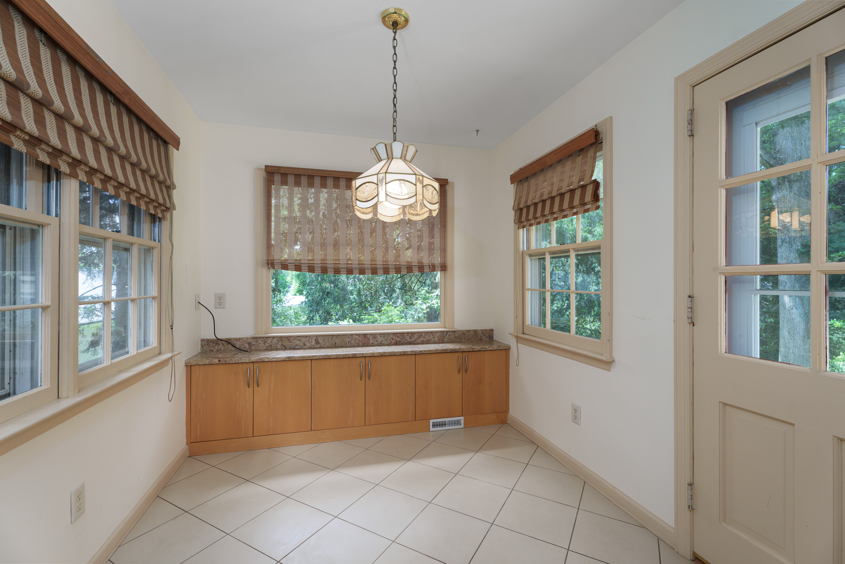  Spacious Multi-Level Home Featuring a Stylish European-Inspired Kitchen - 物件實景