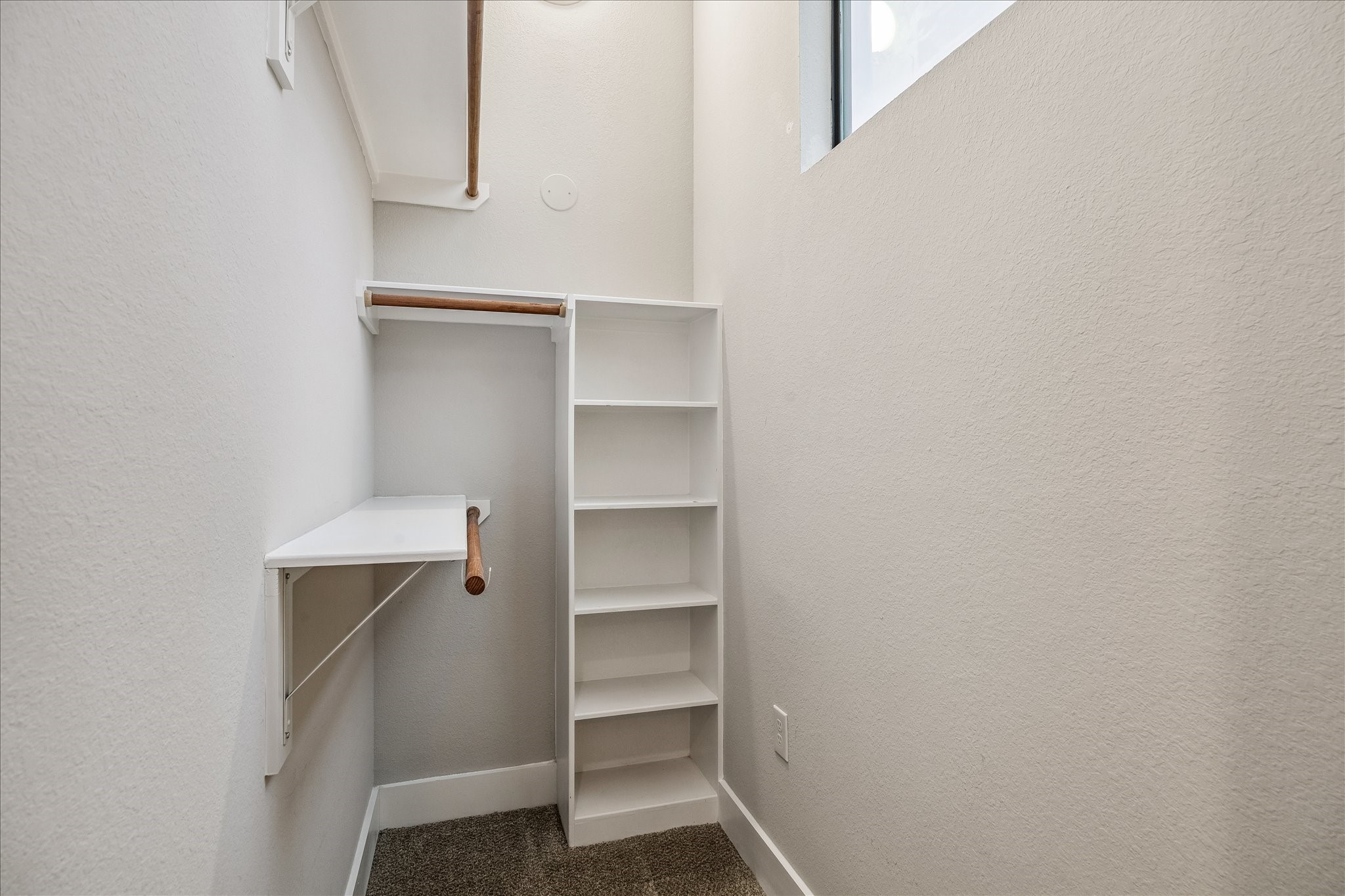  608 W 28th Street B - 物件實景