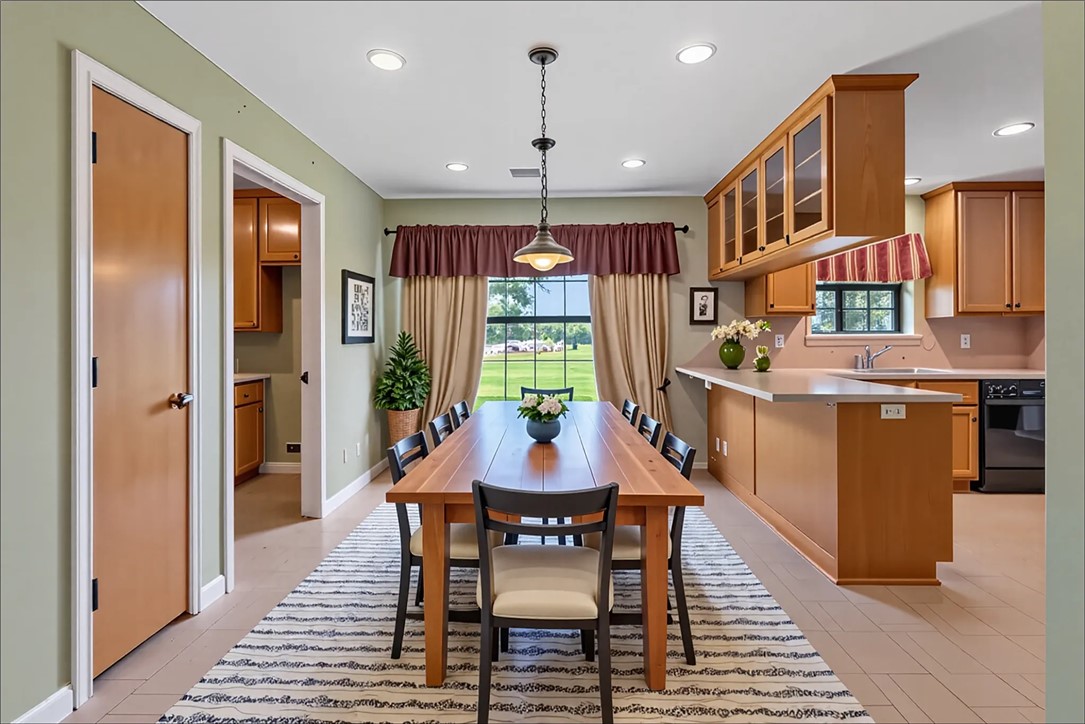 Bryan, Texas, 77808, United States, 4 Bedrooms Bedrooms, ,4 BathroomsBathrooms,Residential,For Sale,1975191