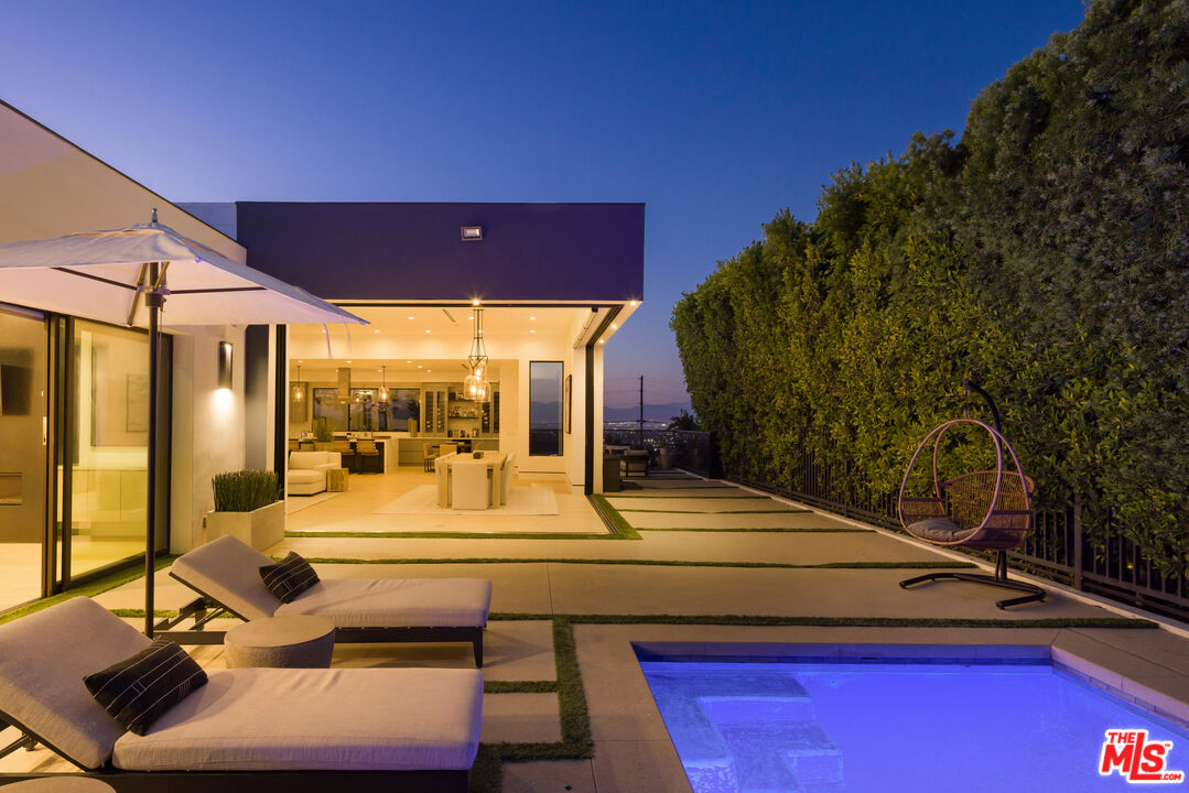 Los Angeles, California, 90049, United States, 4 Bedrooms Bedrooms, ,5 BathroomsBathrooms,Residential,For Sale,1862276