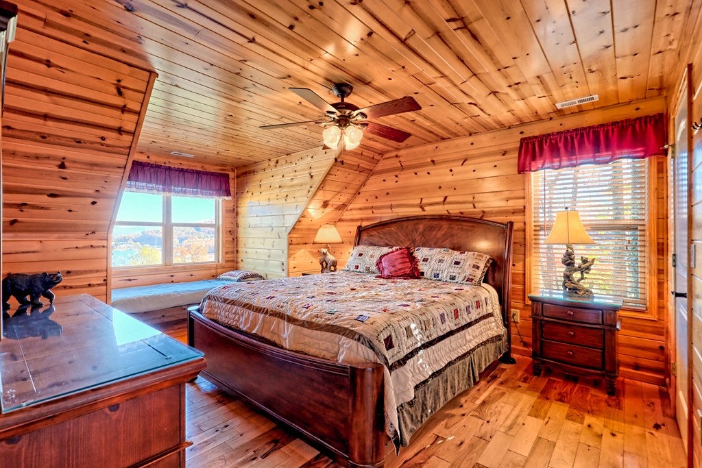 Young Harris, Georgia, 30582, United States, 4 Bedrooms Bedrooms, ,5 BathroomsBathrooms,Residential,For Sale,1987920