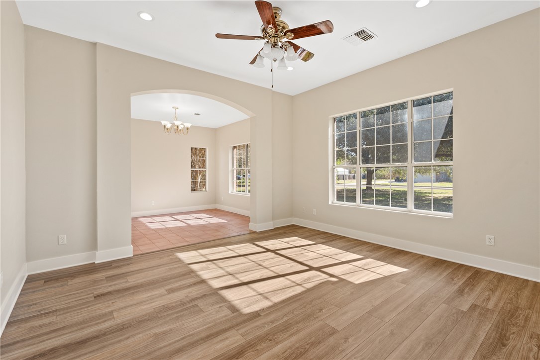 Franklin, Texas, 77856, United States, 4 Bedrooms Bedrooms, ,3 BathroomsBathrooms,Residential,For Sale,2005456