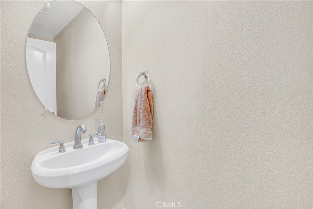 Lakewood, California, 90715, United States, 3 Bedrooms Bedrooms, ,4 BathroomsBathrooms,Residential,For Sale,1860565