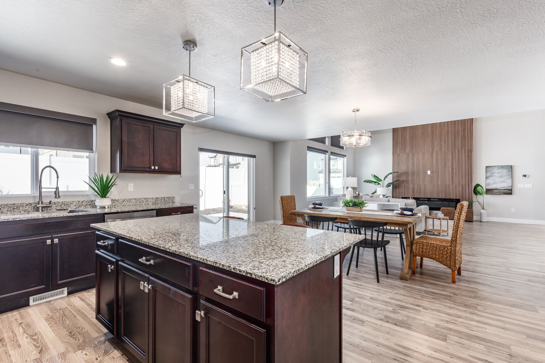  Fantastically Upgraded 2-Story Home with Theater and ADU - 物件實景
