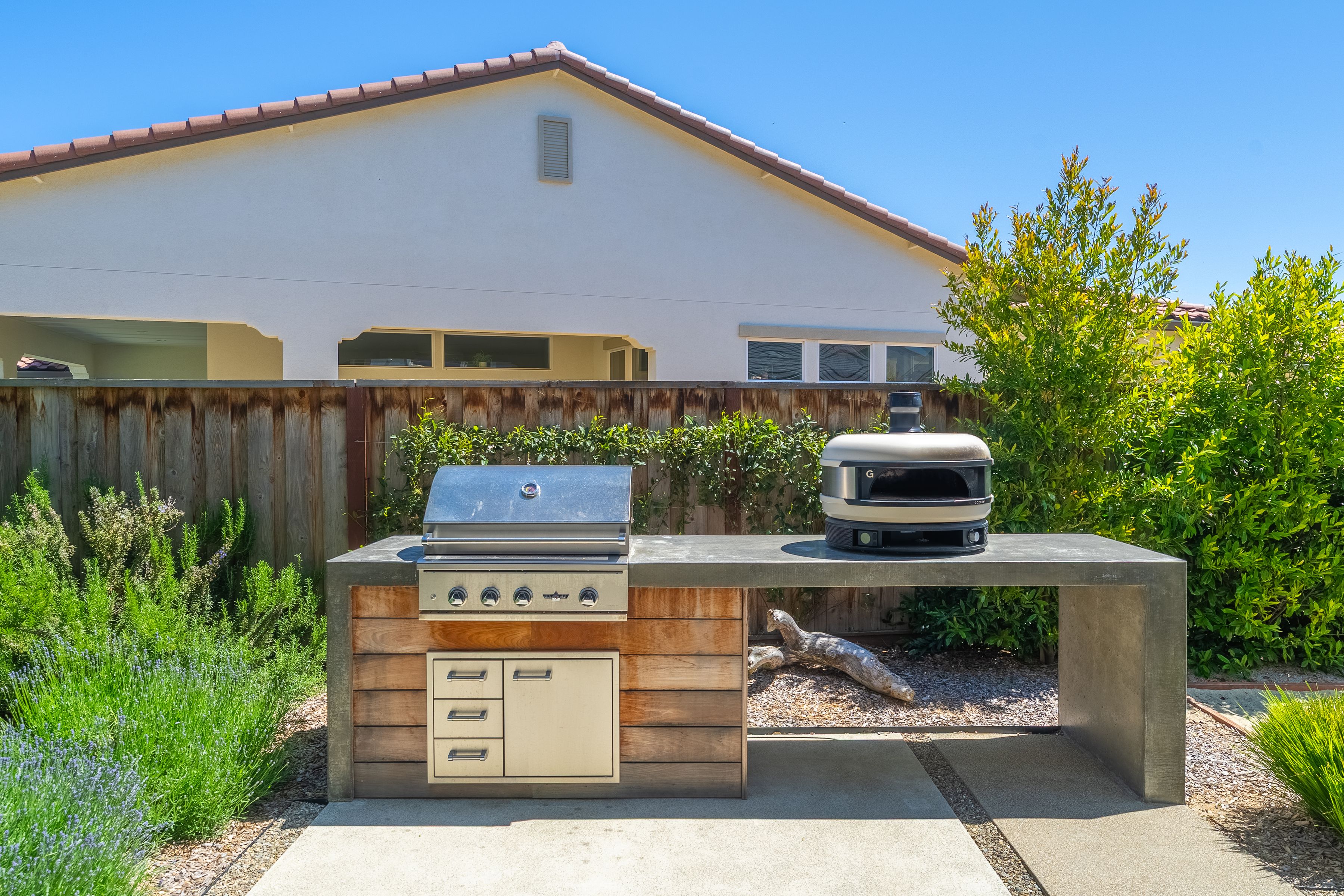  3007 Bluffs Drive - 物件實景