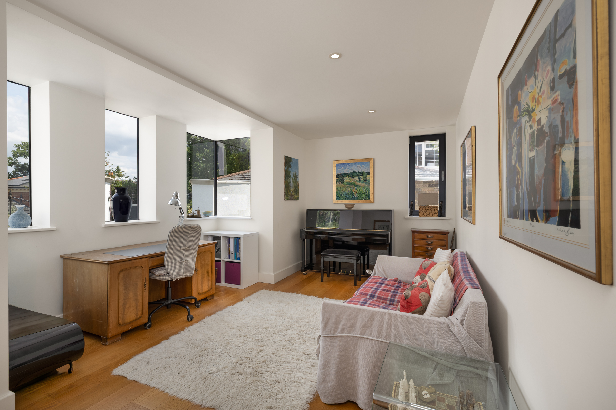  A detached modern six bedroom family house located on the private Coombe Estate - 物件實景