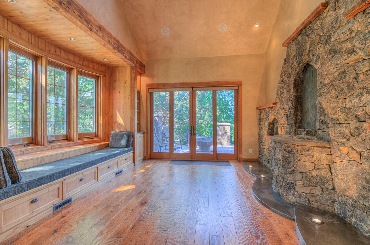 Bend, Oregon, 97703, United States, 4 Bedrooms Bedrooms, ,5 BathroomsBathrooms,Residential,For Sale,1979123