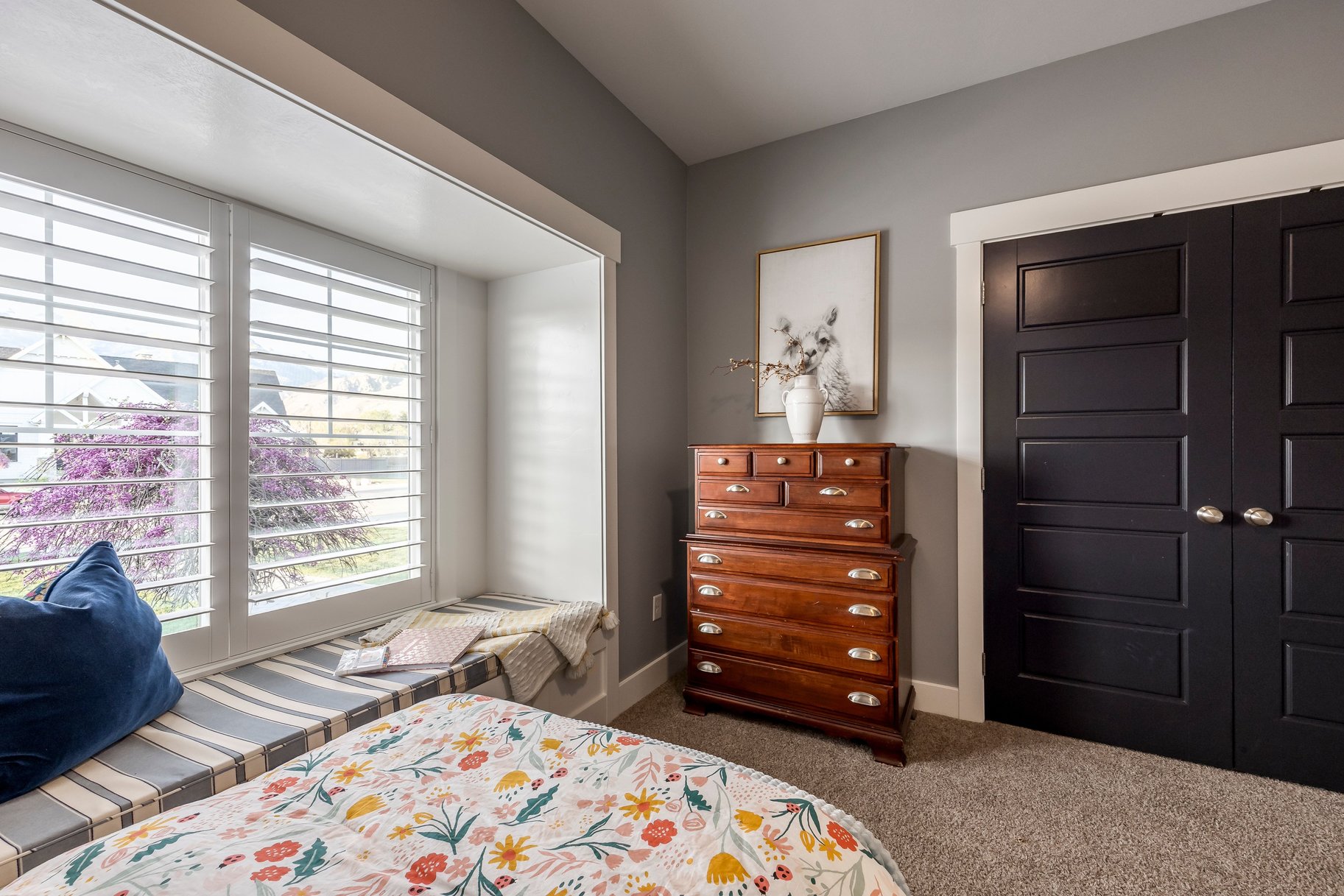  Beautiful Craftsman Rambler With Basement Apartment, Sports Pool and Pool House - 物件實景