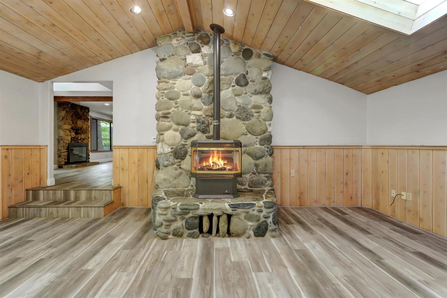 Nevada City, California, 95959, United States, 3 Bedrooms Bedrooms, ,2 BathroomsBathrooms,Residential,For Sale,1992371