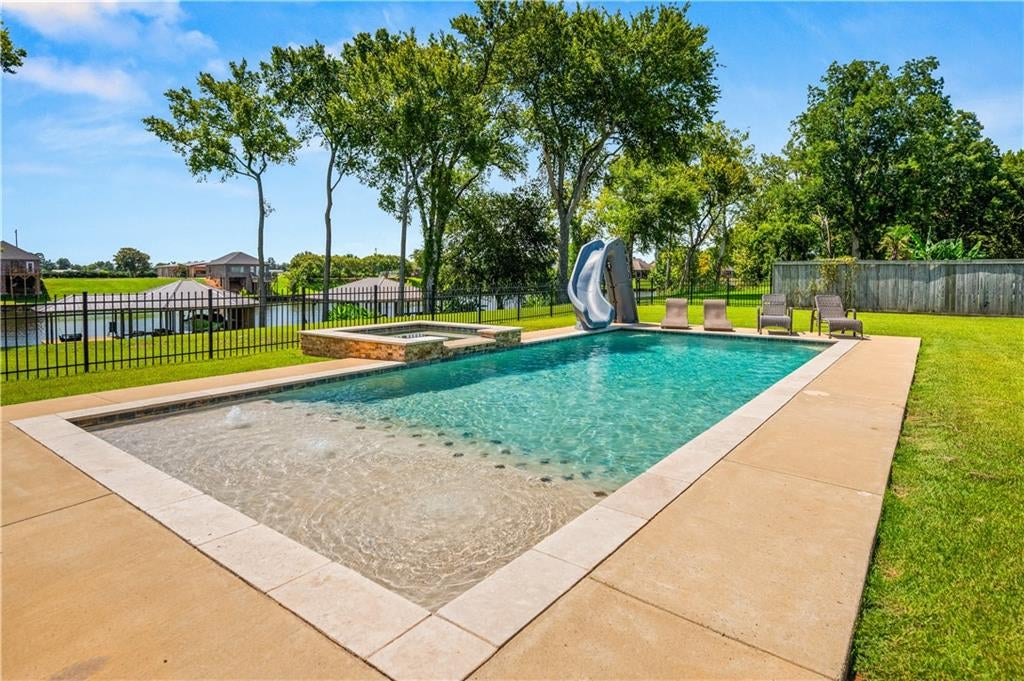 Natchitoches, Louisiana, 71457, United States, 4 Bedrooms Bedrooms, ,3 BathroomsBathrooms,Residential,For Sale,1974090