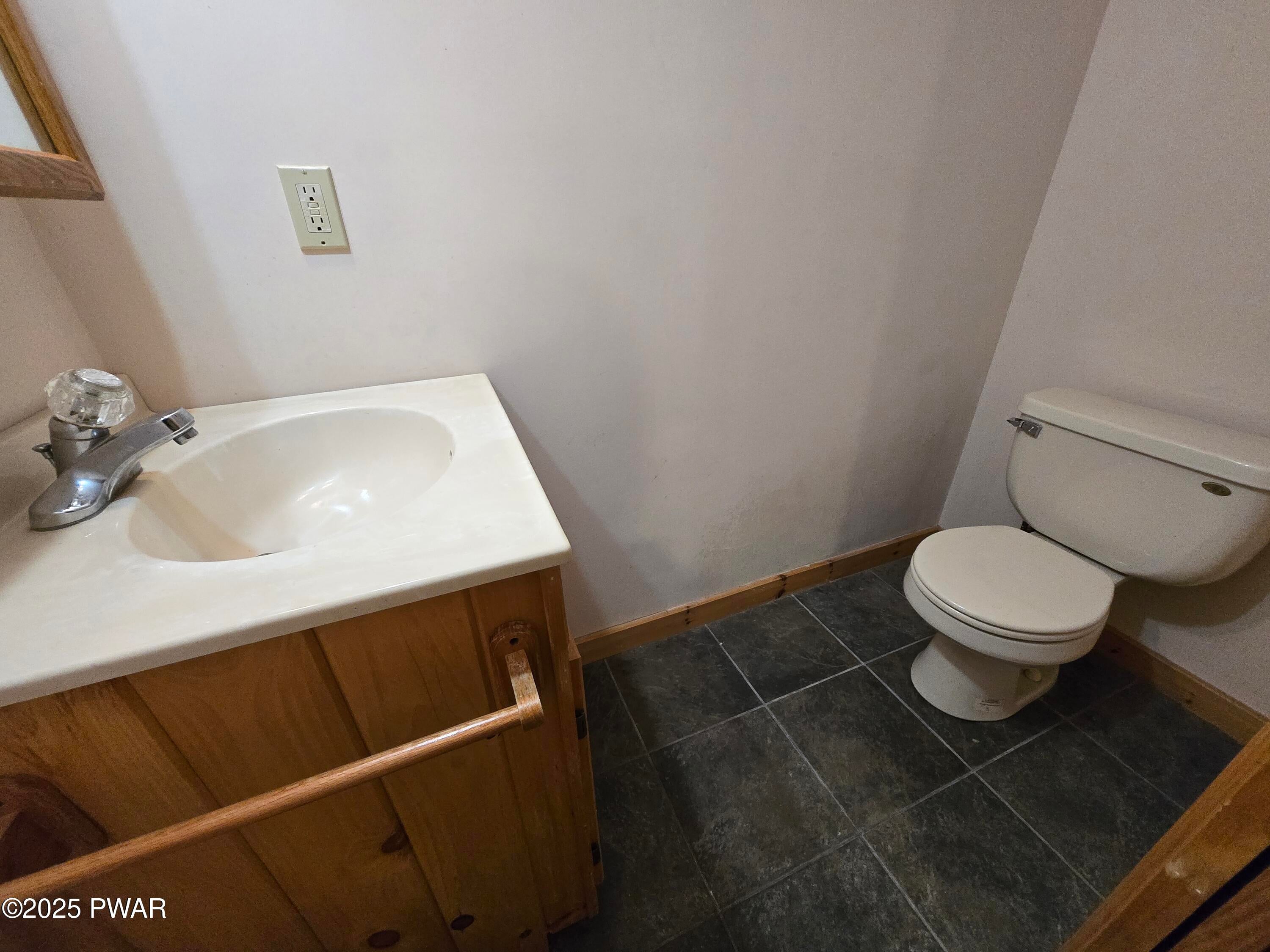 Lords Valley, Pennsylvania, 18428, United States, 5 Bedrooms Bedrooms, ,4 BathroomsBathrooms,Residential,For Sale,1977251