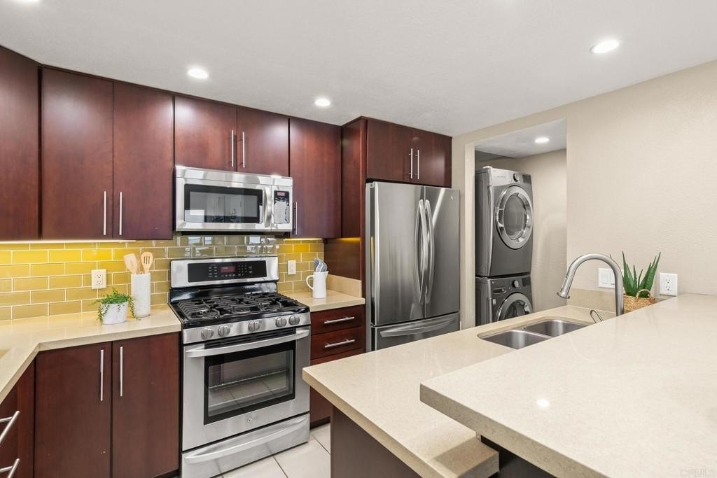 San Diego, California, 92101, United States, 2 Bedrooms Bedrooms, ,2 BathroomsBathrooms,Residential,For Sale,1760340
