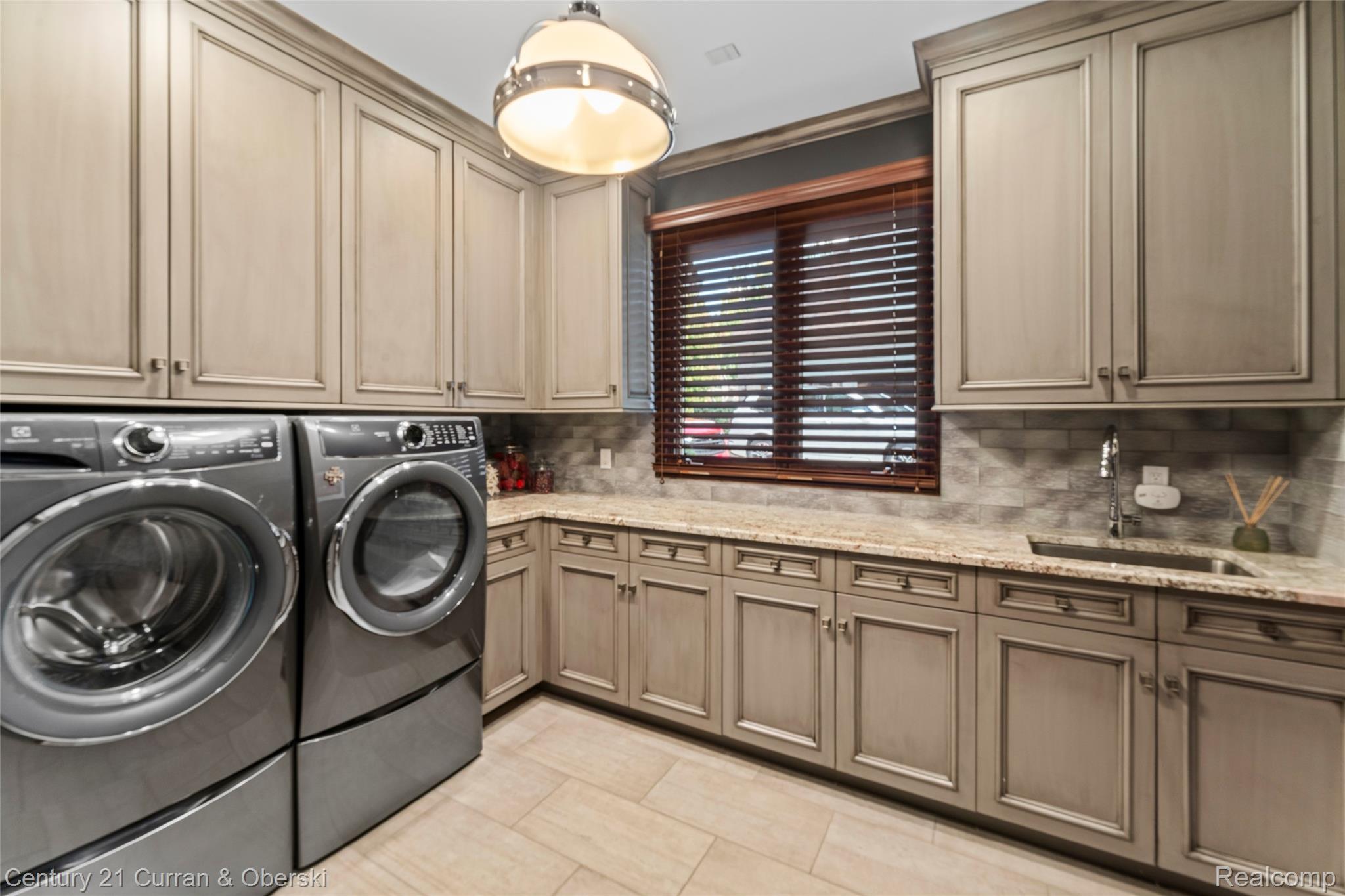 Commerce Charter Township, Michigan, 48382, United States, 4 Bedrooms Bedrooms, ,5 BathroomsBathrooms,Residential,For Sale,1974674