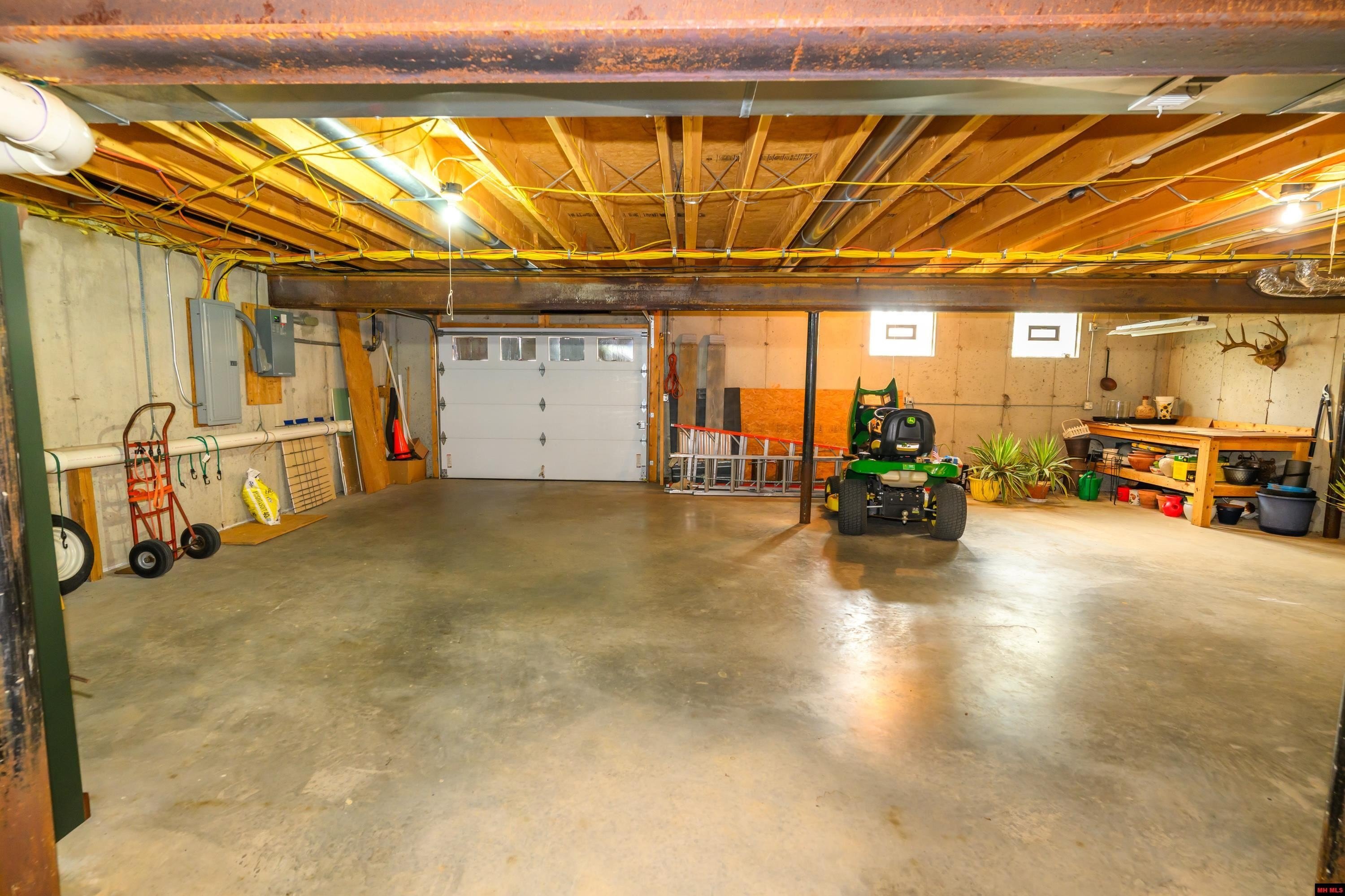 Mountain Home, Arkansas, 72653, United States, 3 Bedrooms Bedrooms, ,3 BathroomsBathrooms,Residential,For Sale,1895222