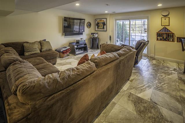 Dover, New Hampshire, 03820, United States, 3 Bedrooms Bedrooms, ,3 BathroomsBathrooms,Residential,For Sale,1989381